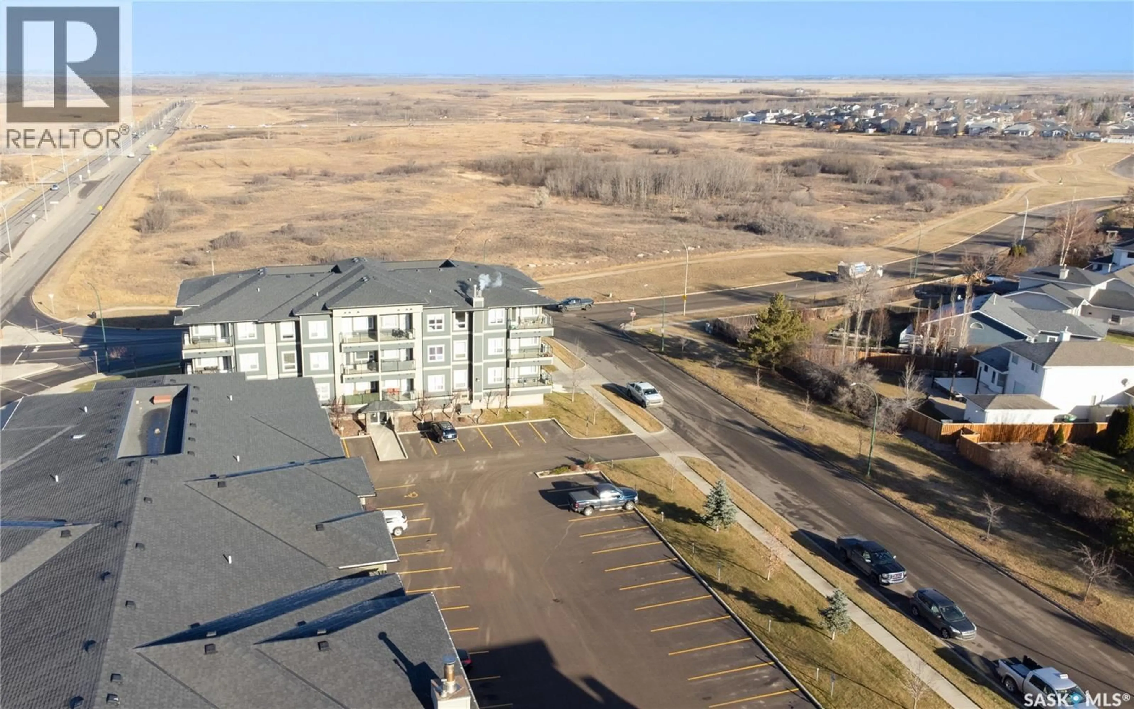 A pic from outside/outdoor area/front of a property/back of a property/a pic from drone, building for 915 - 310 KRISTJANSON ROAD, Saskatoon Saskatchewan S7S0B1