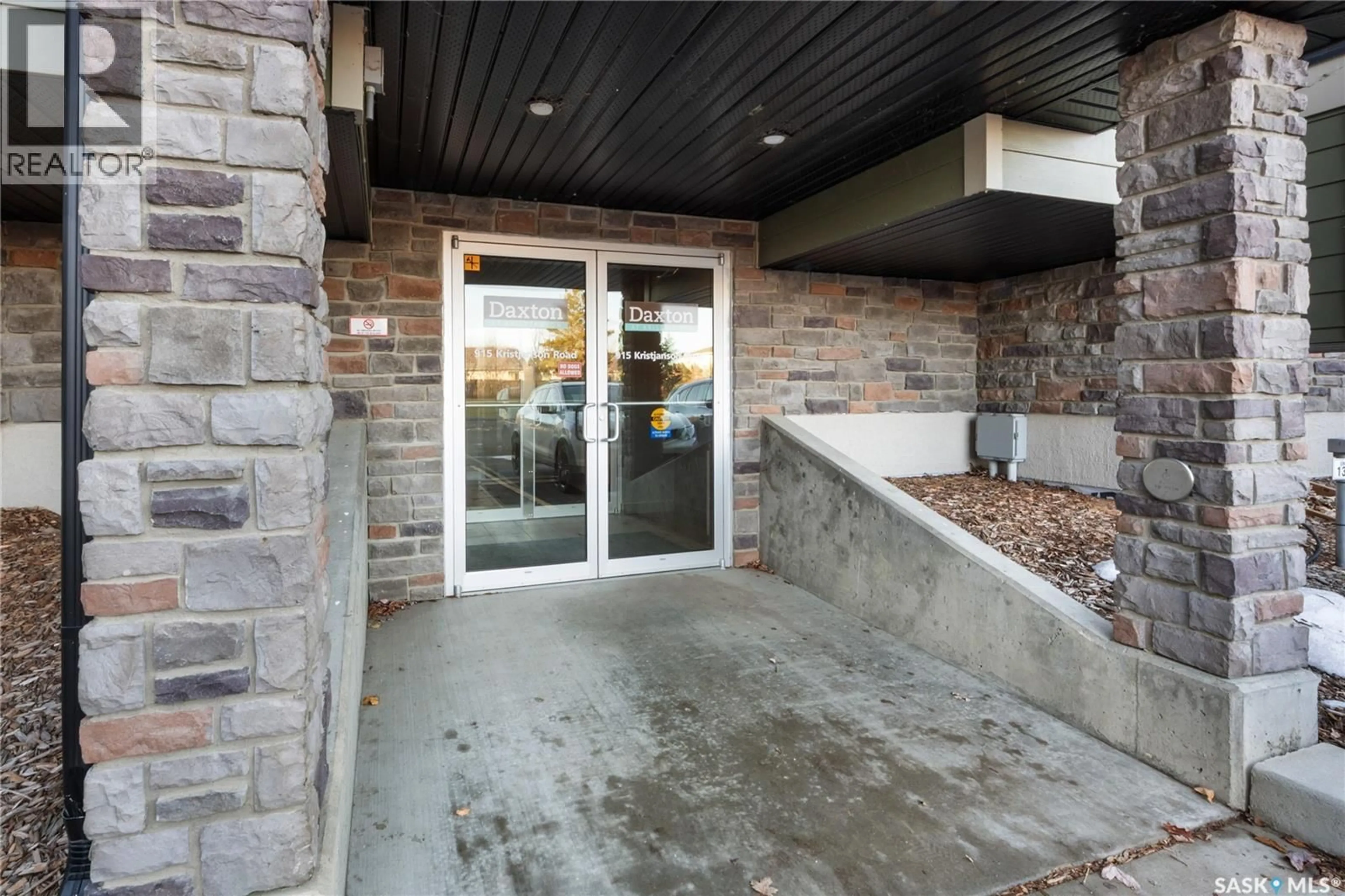 Indoor foyer for 915 - 310 KRISTJANSON ROAD, Saskatoon Saskatchewan S7S0B1