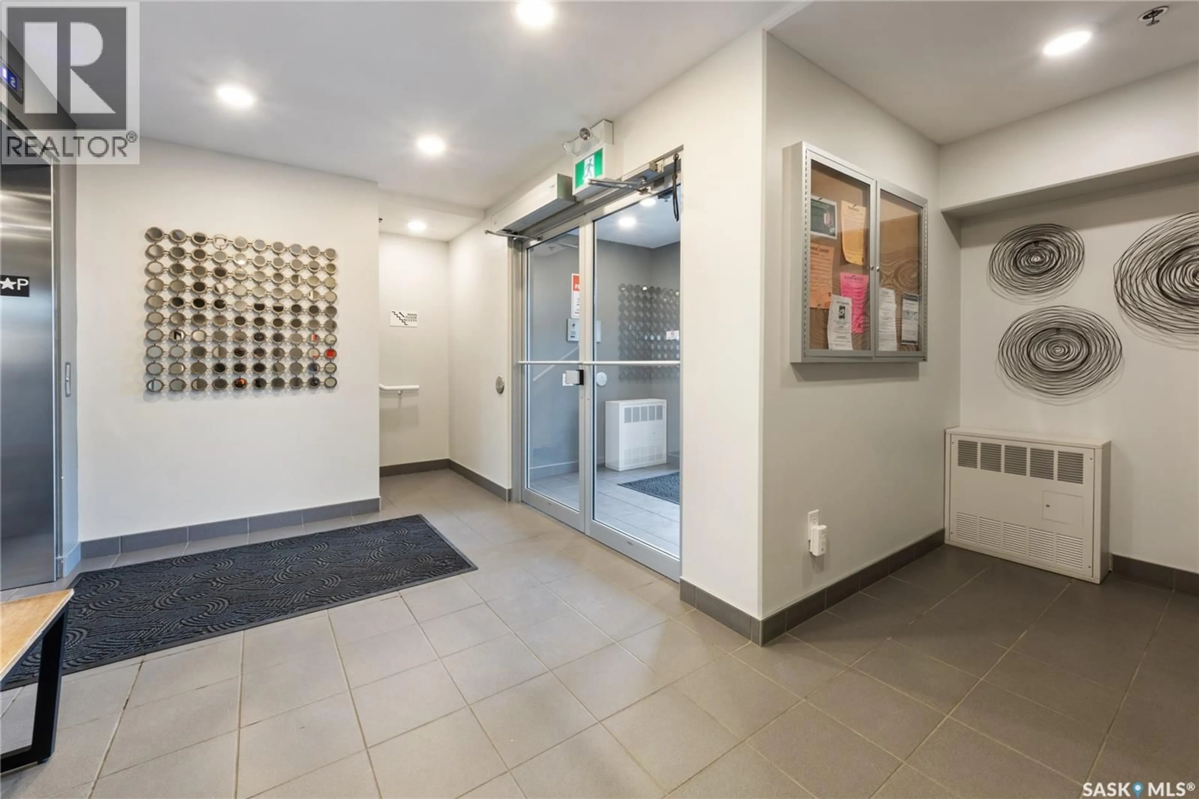 Indoor foyer for 915 - 310 KRISTJANSON ROAD, Saskatoon Saskatchewan S7S0B1