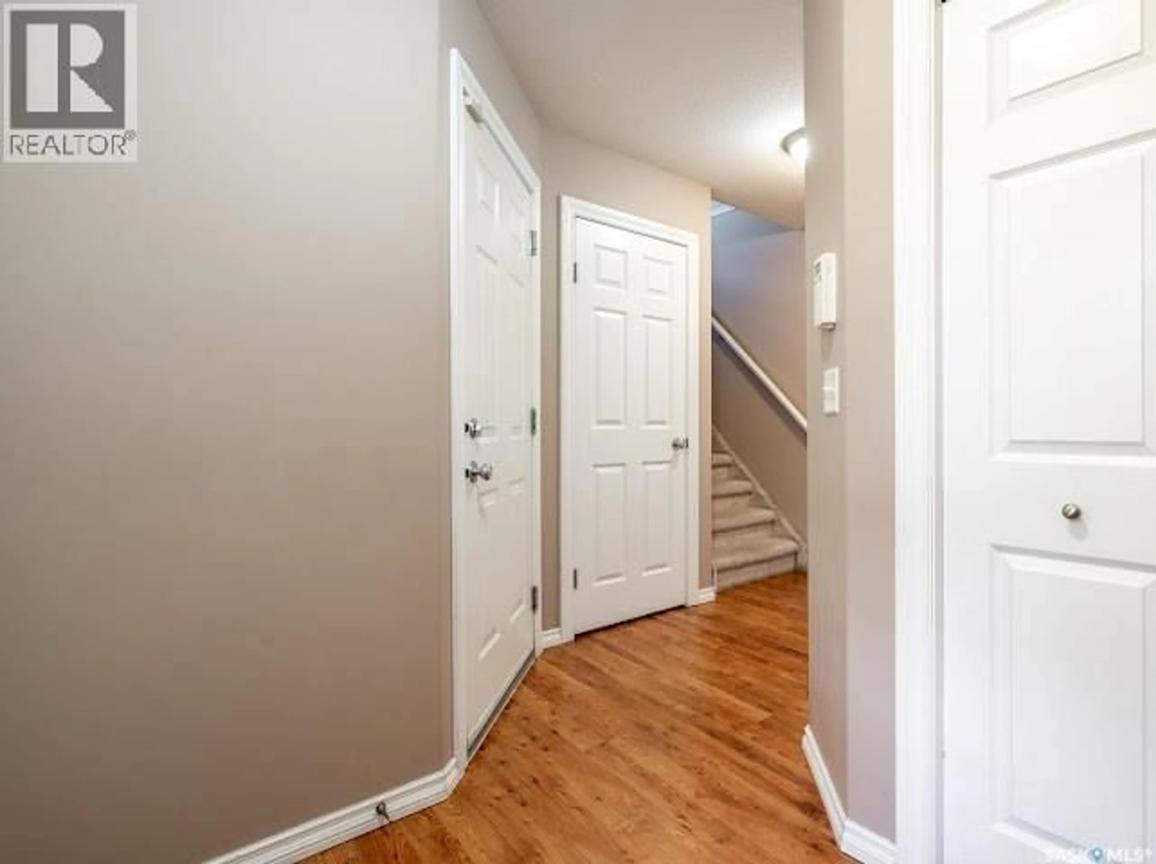 Indoor entryway for 43 2400 TELL PLACE, Regina Saskatchewan S4V2Z4