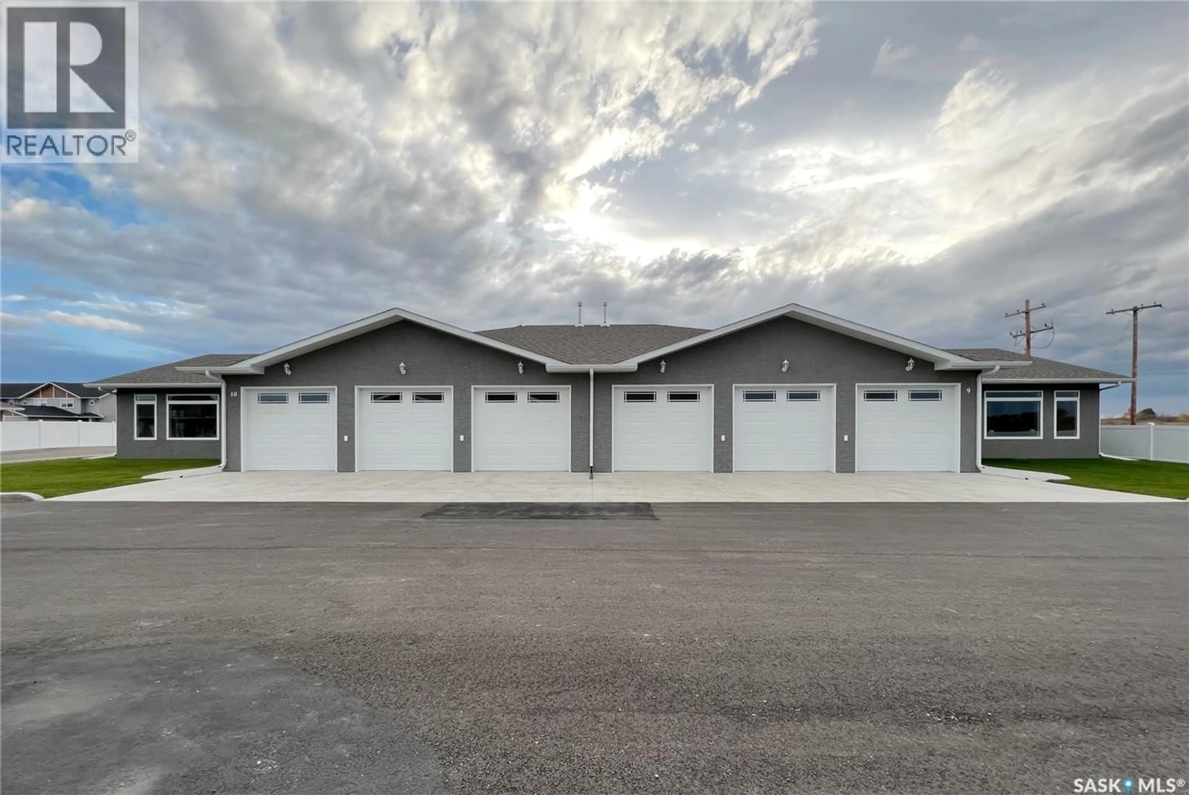 Indoor garage for 10 2330 MORSKY DRIVE, Estevan Saskatchewan S4A3A5