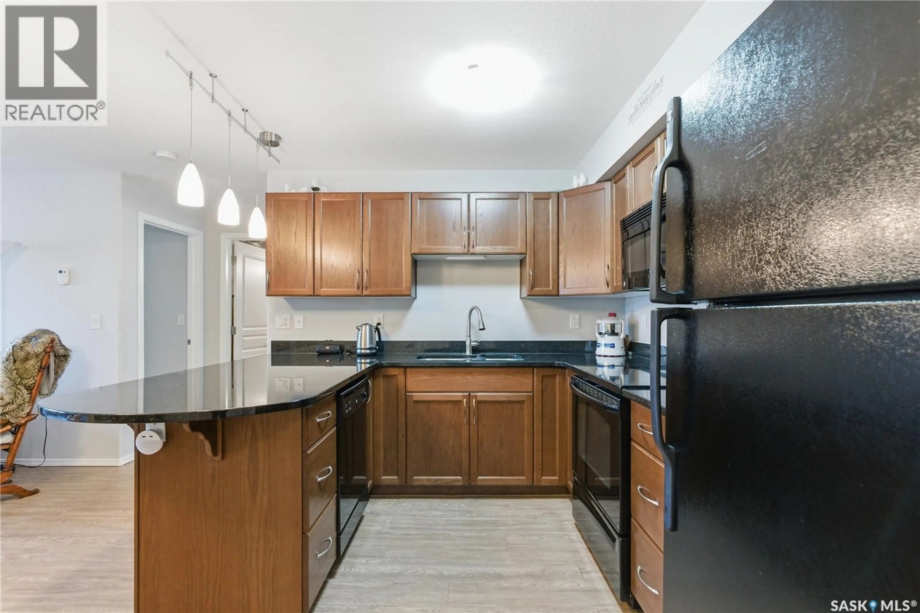 Standard kitchen, unknown for 424 150 PAWLYCHENKO LANE, Saskatoon Saskatchewan S7V0B8