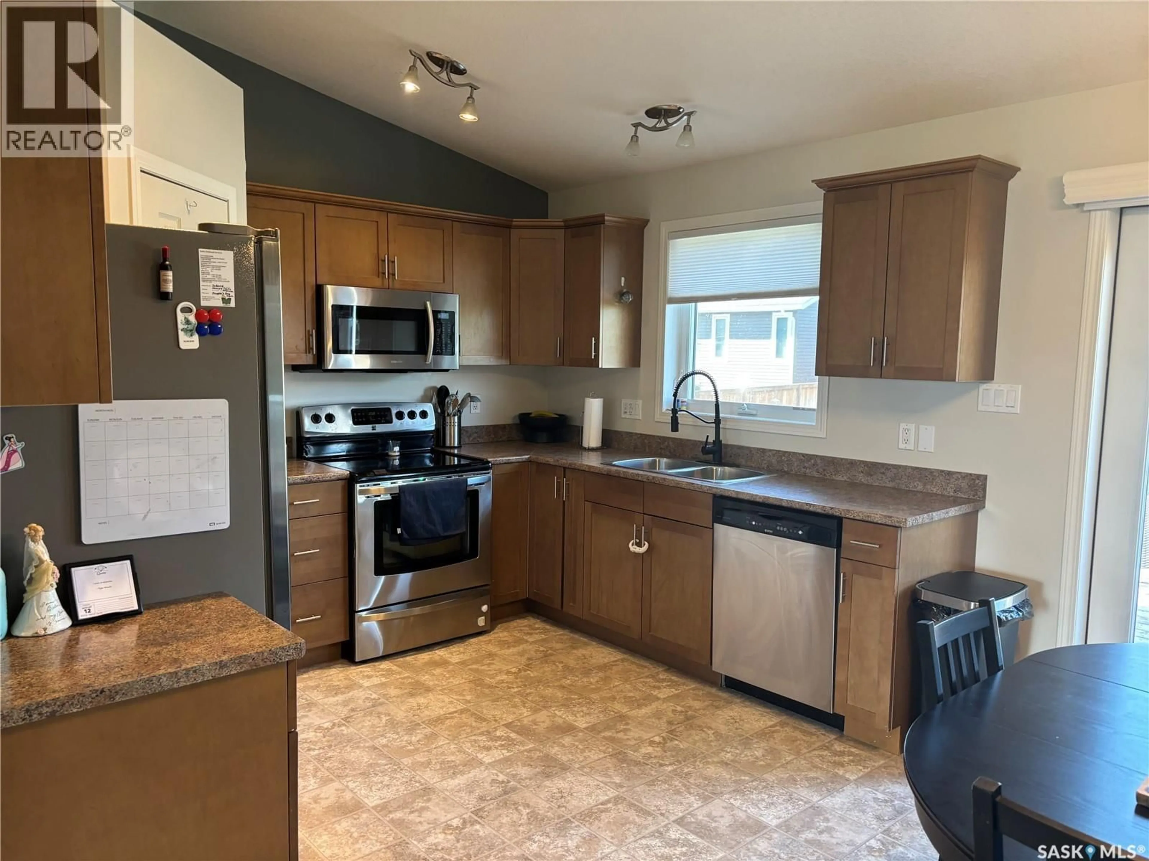 Standard kitchen, ceramic/tile floor for 813 LOCHWOOD PLACE, Swift Current Saskatchewan S9H4W9