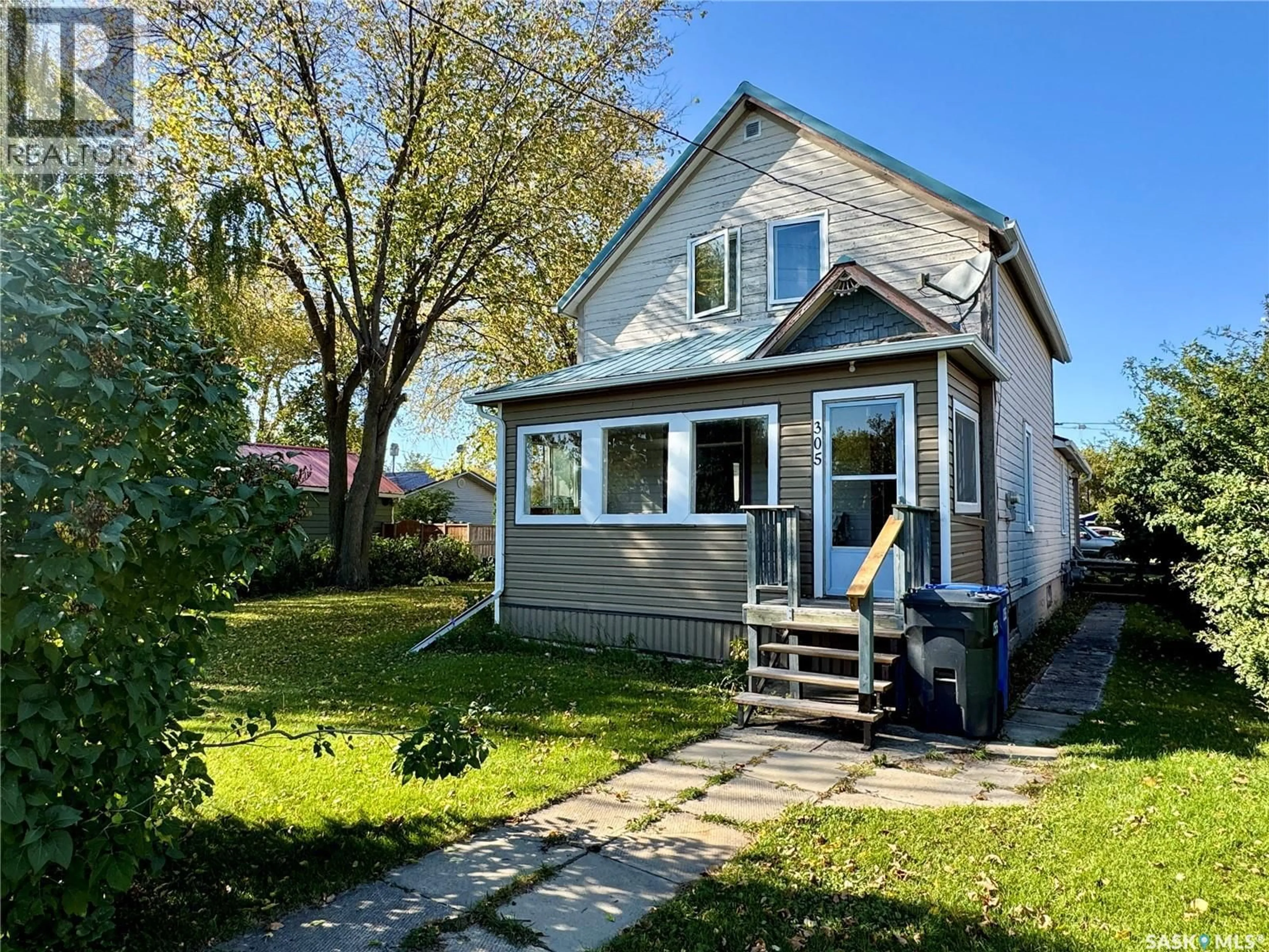 Home with vinyl exterior material, street for 305 COMMERCIAL STREET, Saltcoats Saskatchewan S0A3R0