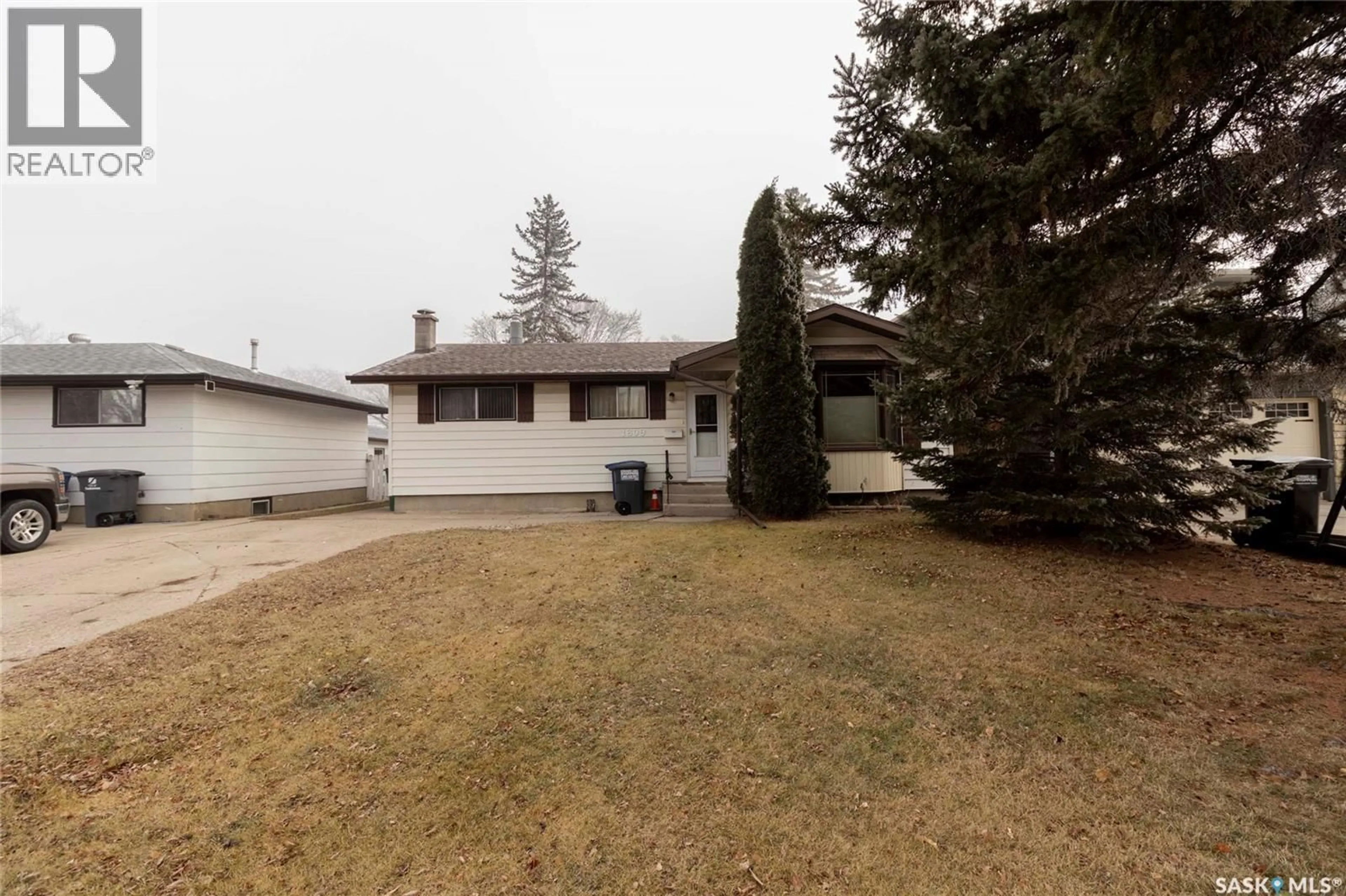 A pic from outside/outdoor area/front of a property/back of a property/a pic from drone, street for 1609 ARGYLE AVENUE, Saskatoon Saskatchewan S7H2W6