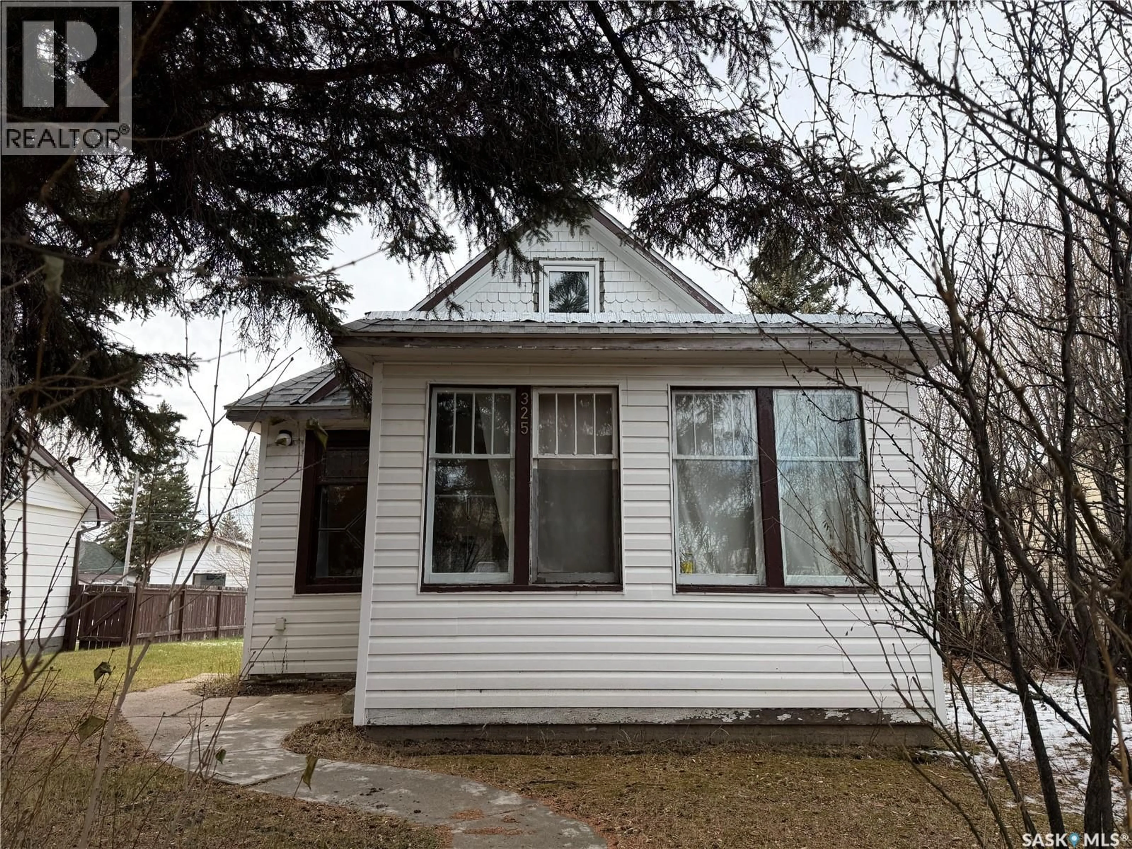 Home with vinyl exterior material, street for 325 MANITOBA STREET, Melville Saskatchewan S0A2P0