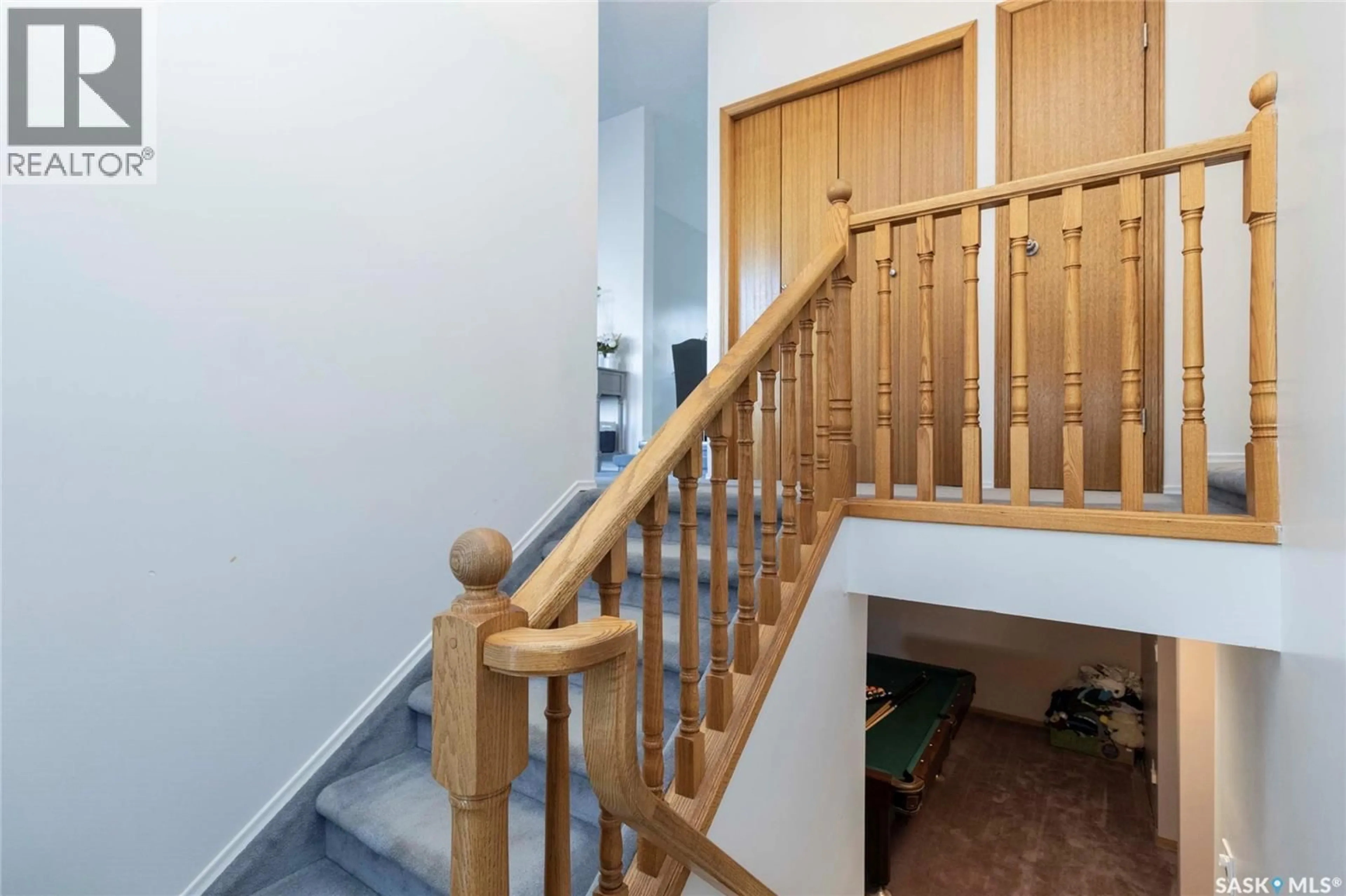 Indoor foyer for 126 KERR ROAD, Saskatoon Saskatchewan S7N3M4