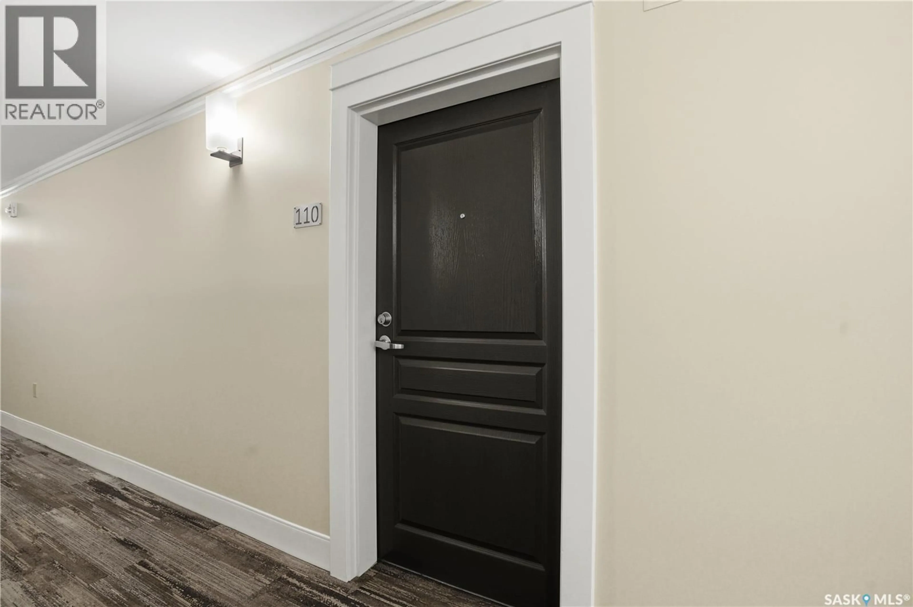 Indoor entryway for E - 110 721 8TH STREET, Saskatoon Saskatchewan S7H0R4
