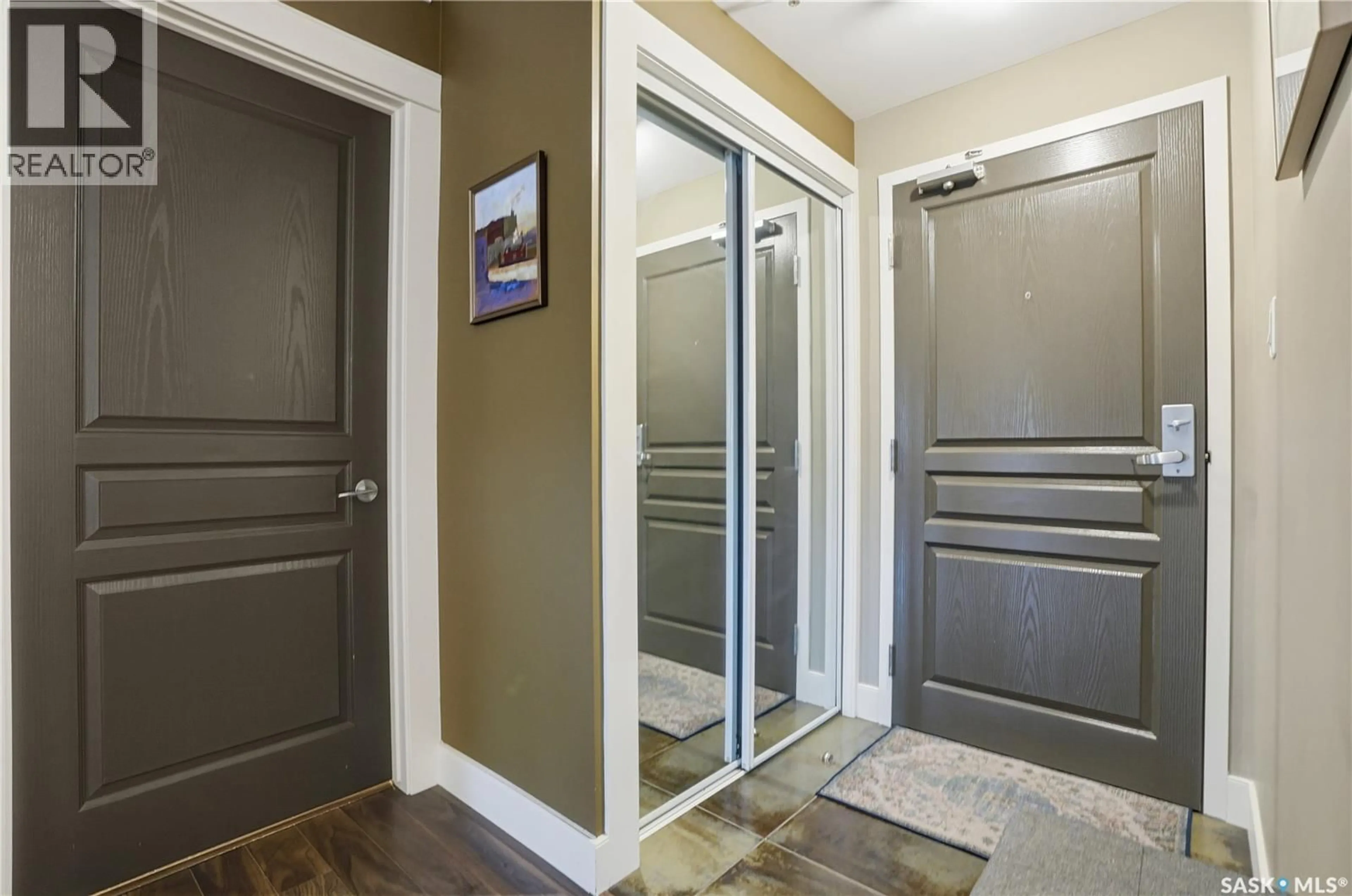 Indoor entryway for E - 110 721 8TH STREET, Saskatoon Saskatchewan S7H0R4