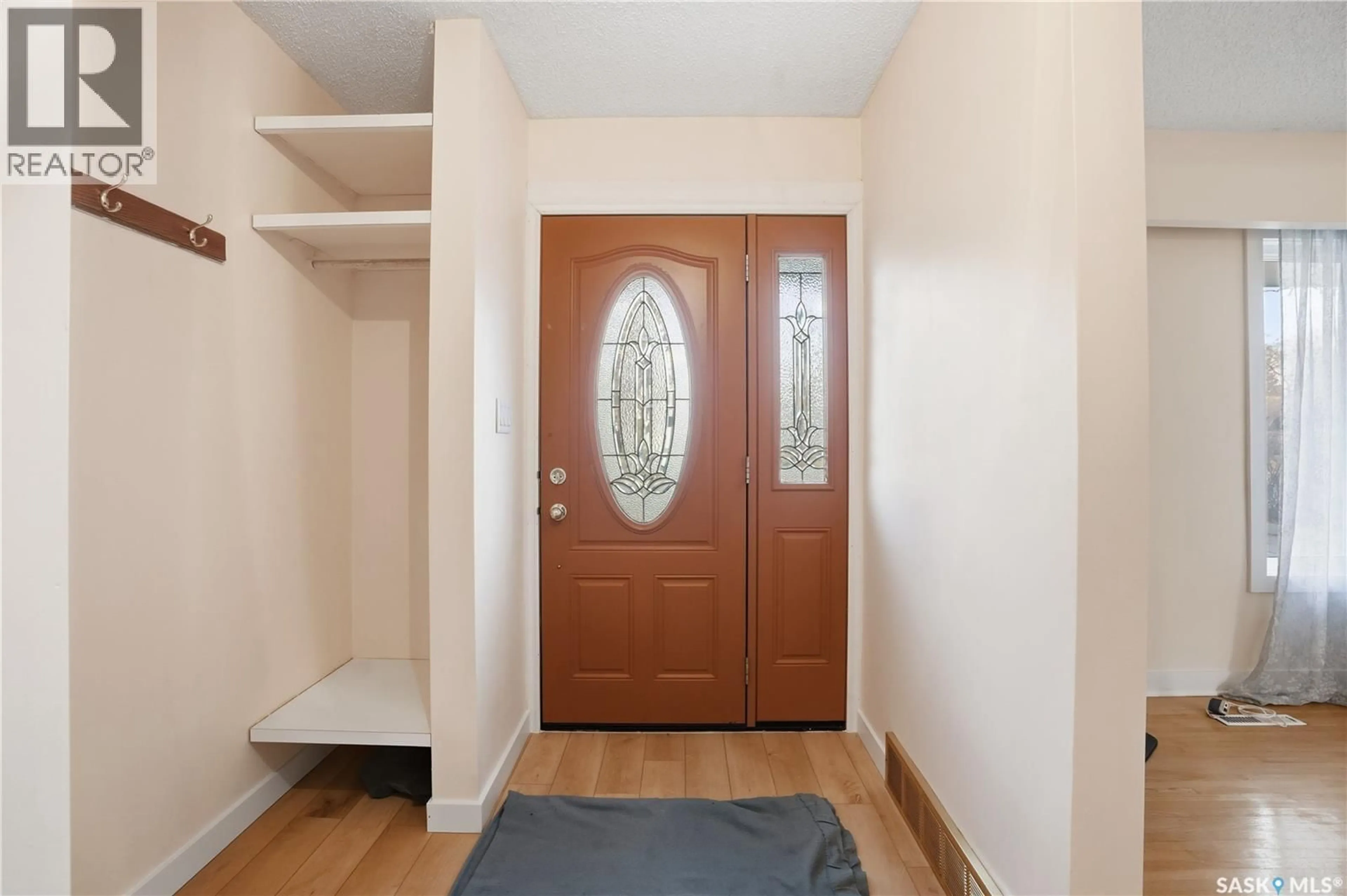 Indoor entryway for 510 BATE CRESCENT, Saskatoon Saskatchewan S7H3A7