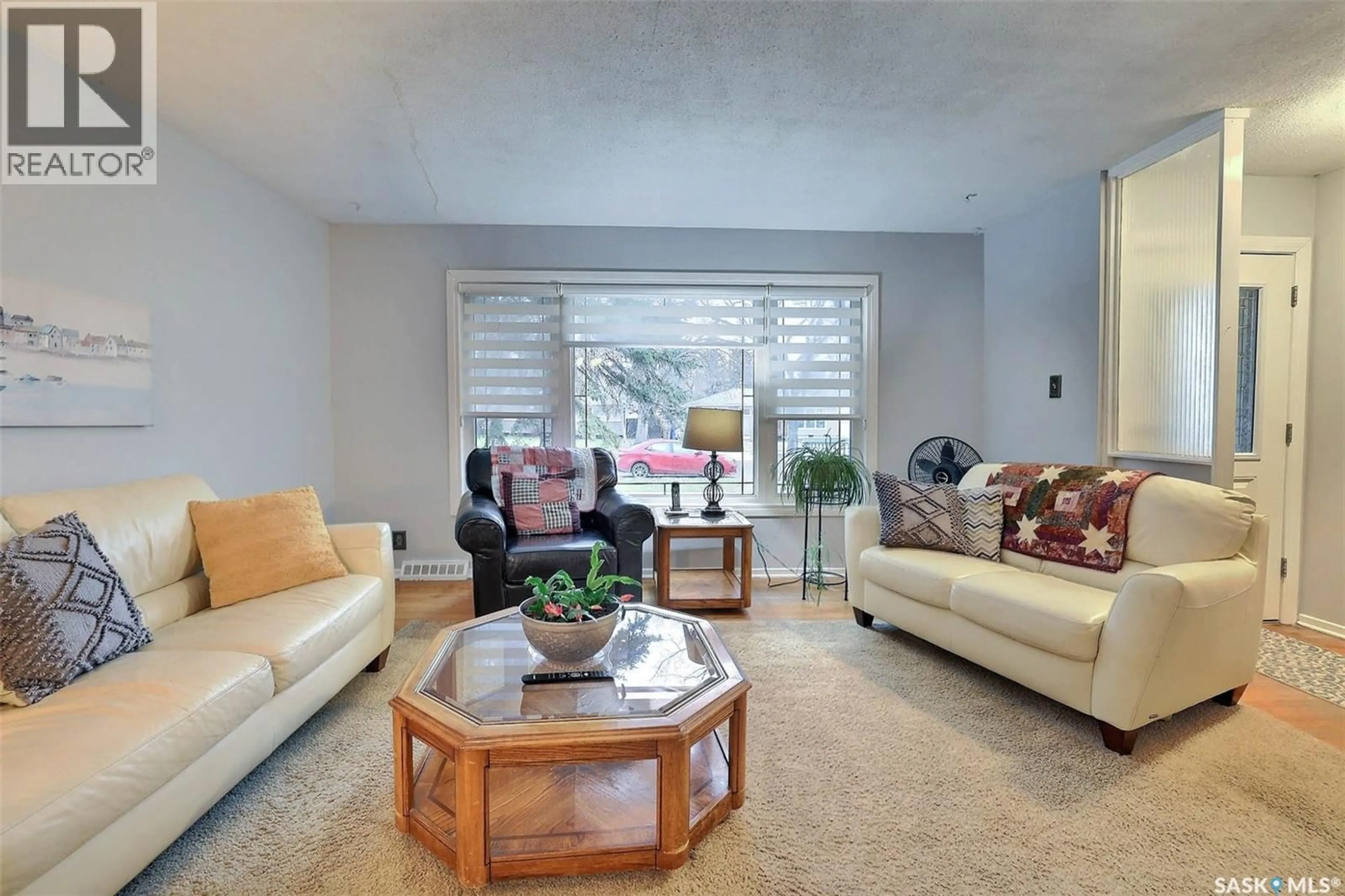 Living room with furniture, unknown for 1711 GRANT DRIVE, Regina Saskatchewan S4S4V3