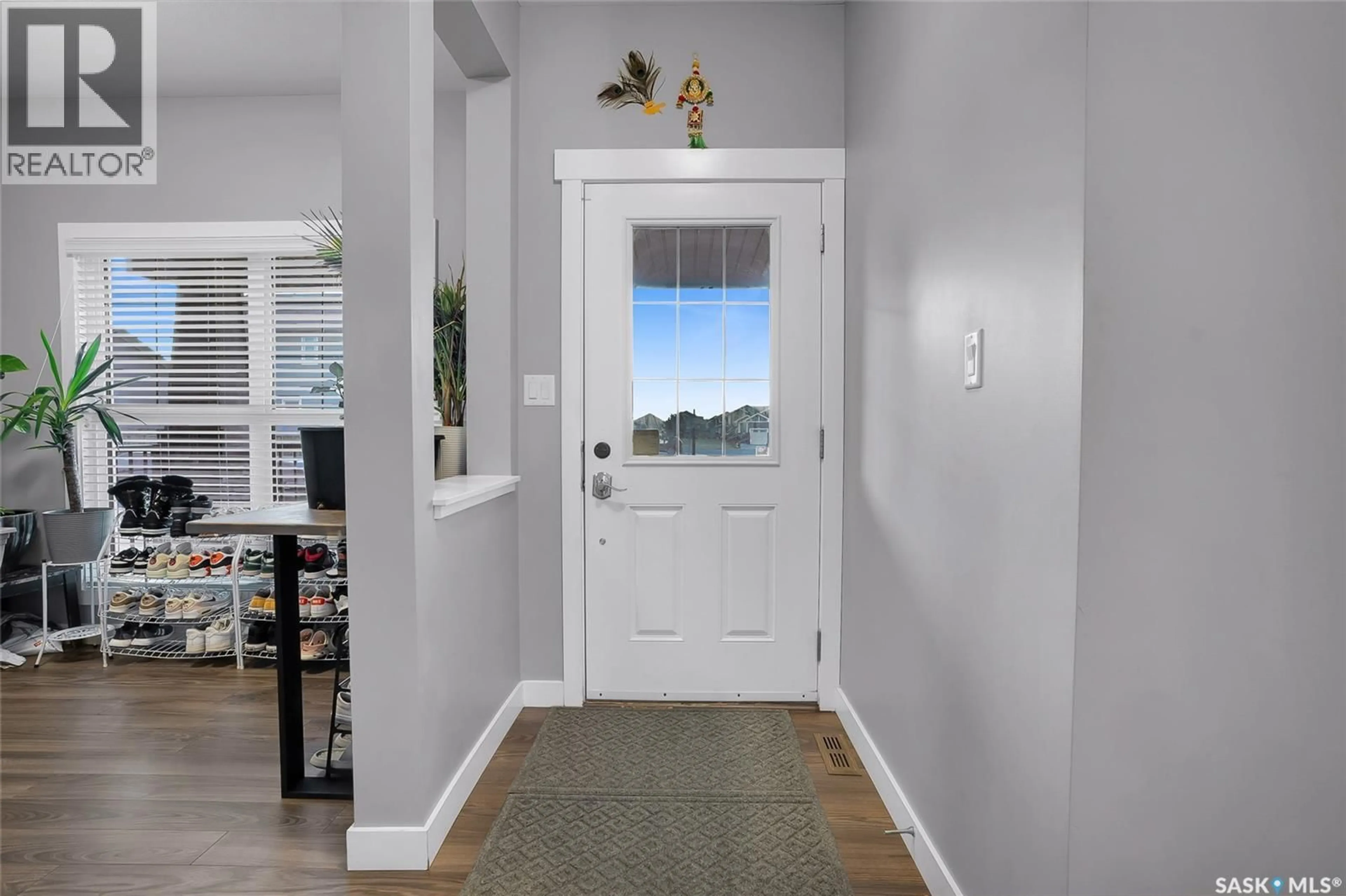 Indoor entryway for 170 CHILDERS CRESCENT, Saskatoon Saskatchewan S7L4L1