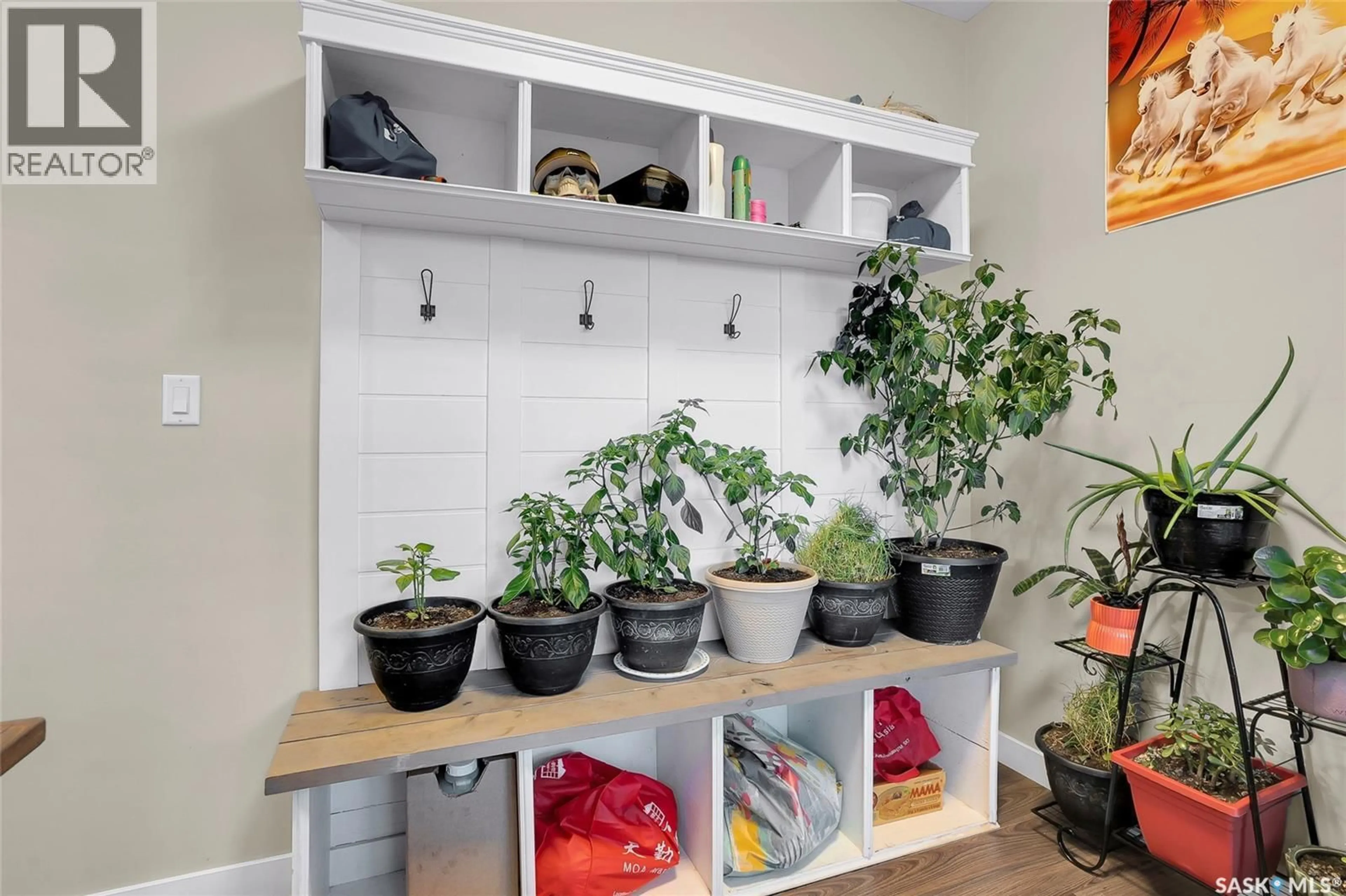 Indoor entryway for 170 CHILDERS CRESCENT, Saskatoon Saskatchewan S7L4L1