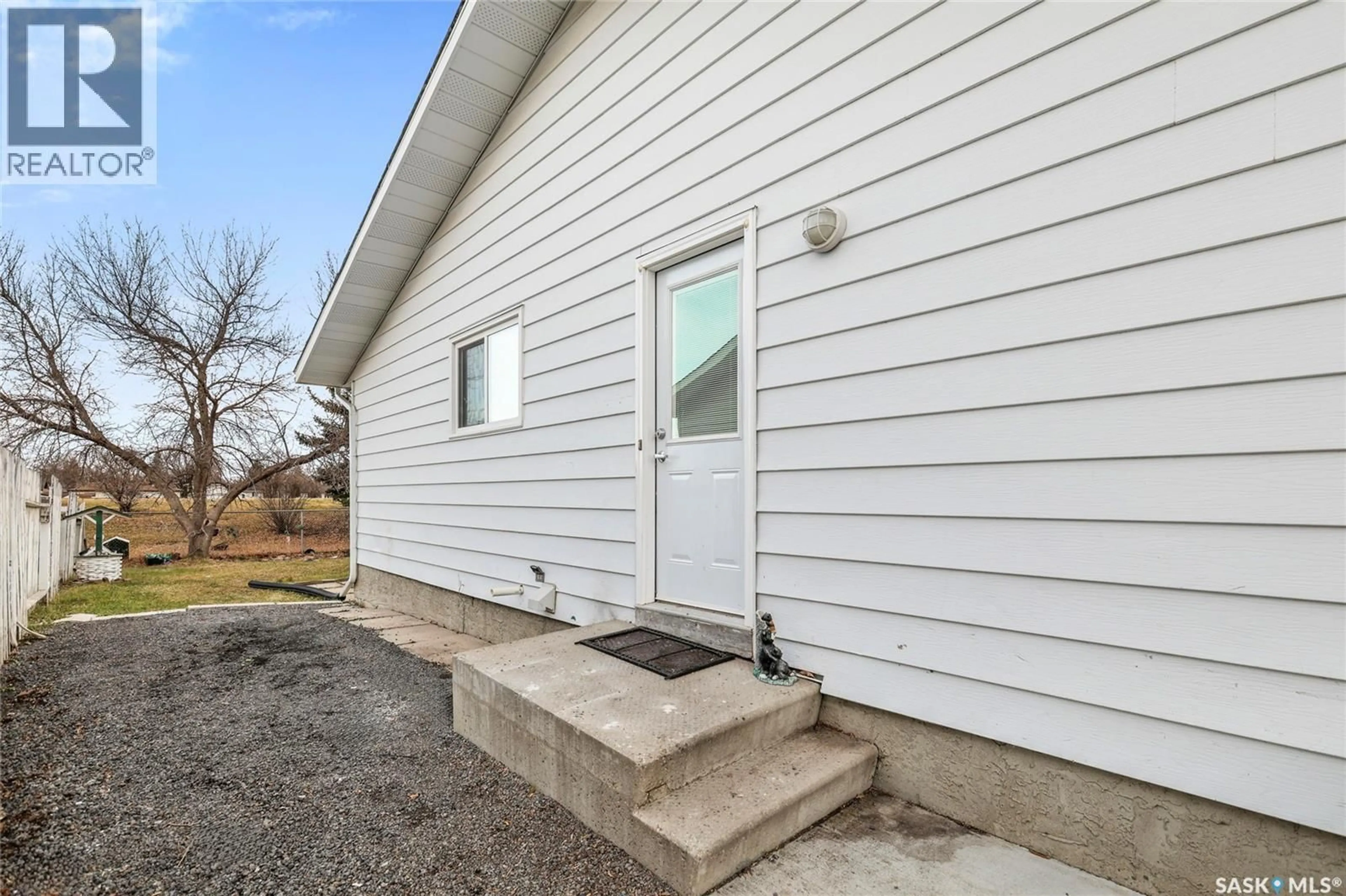 Home with vinyl exterior material, building for 103 CHURCH DRIVE, Regina Saskatchewan S4X1L7