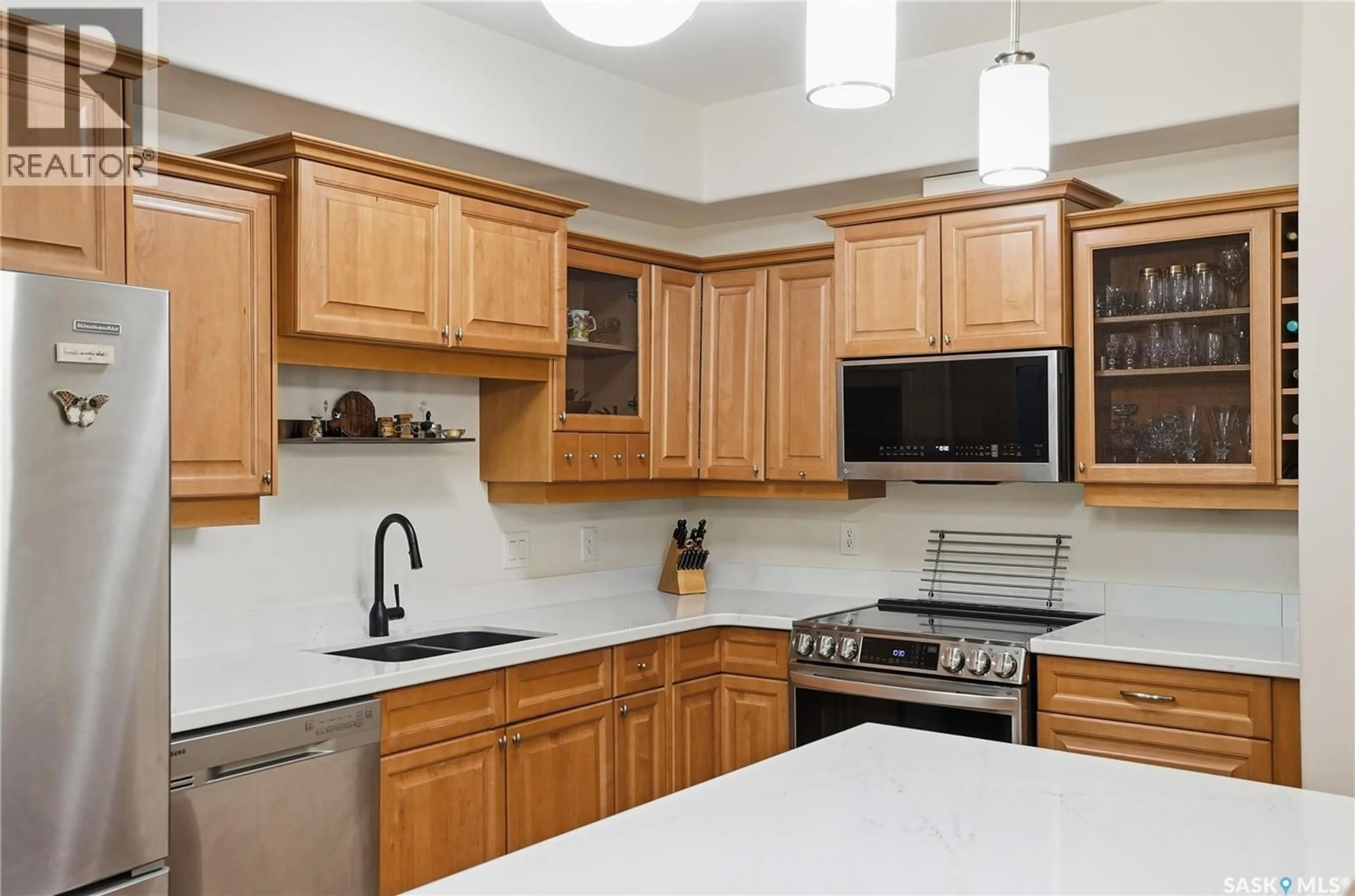 Standard kitchen, ceramic/tile floor for 207 - 615 SASKATCHEWAN CRESCENT, Saskatoon Saskatchewan S7M0A5