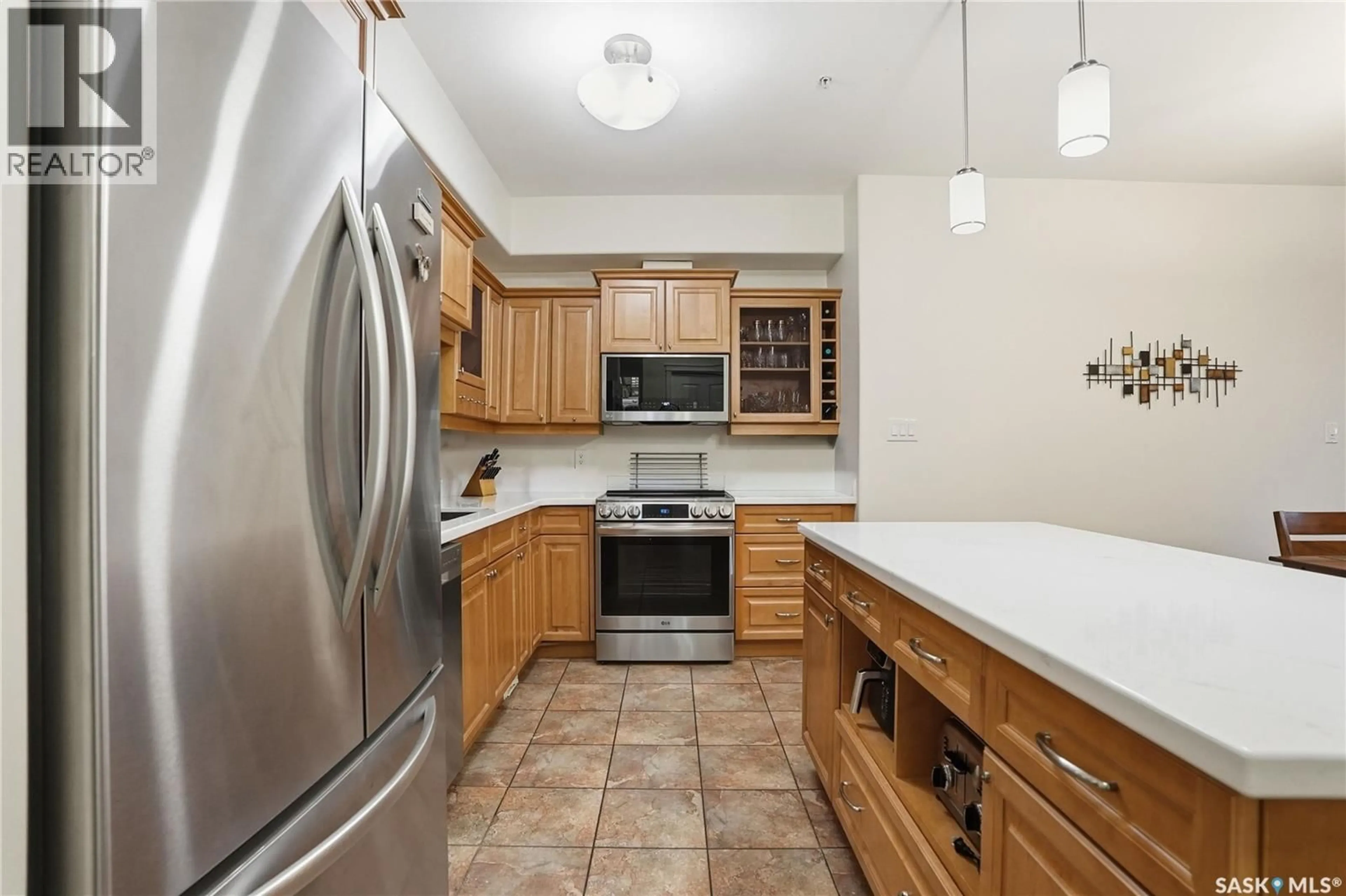 Standard kitchen, ceramic/tile floor for 207 - 615 SASKATCHEWAN CRESCENT, Saskatoon Saskatchewan S7M0A5