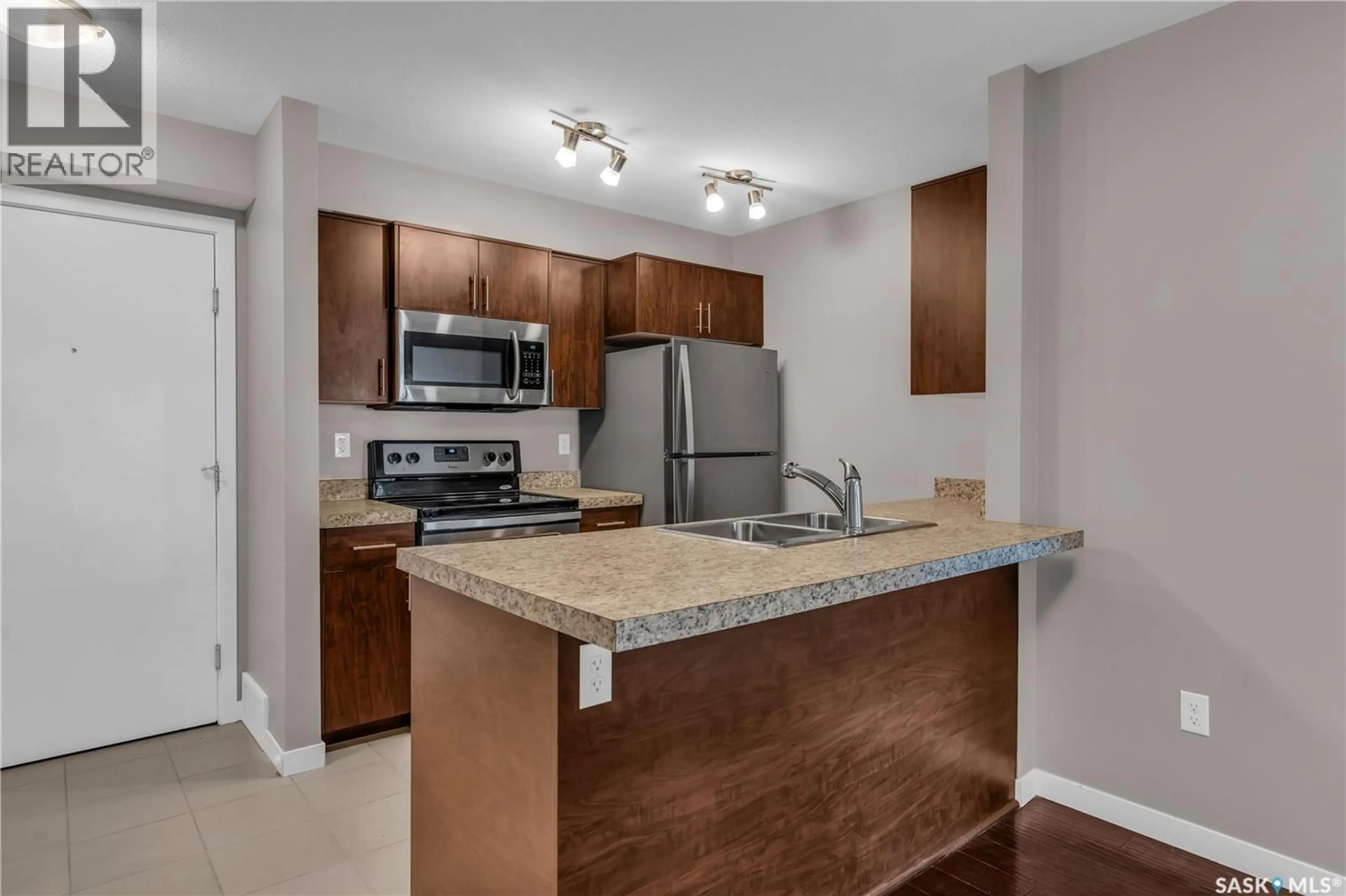 Standard kitchen, unknown for 5500 - 1103 MITCHINSON WAY, Regina Saskatchewan S4W0N9