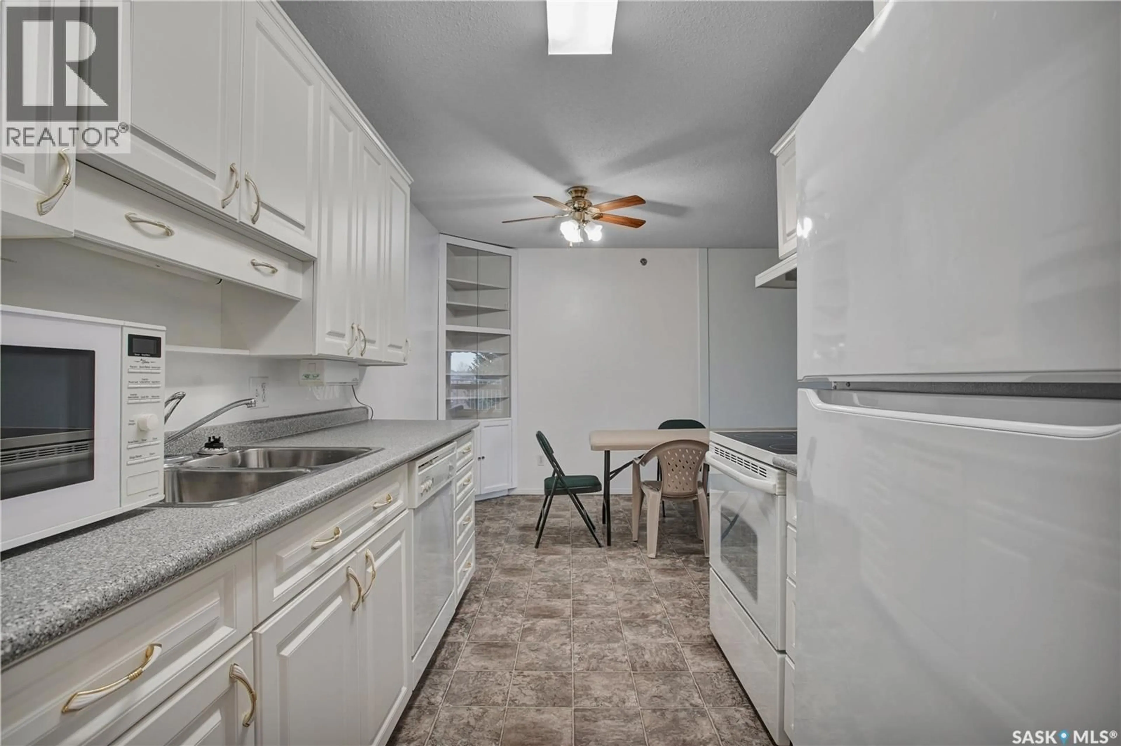 Standard kitchen, ceramic/tile floor for 206 PIONEER PLACE, Warman Saskatchewan S0K4S0