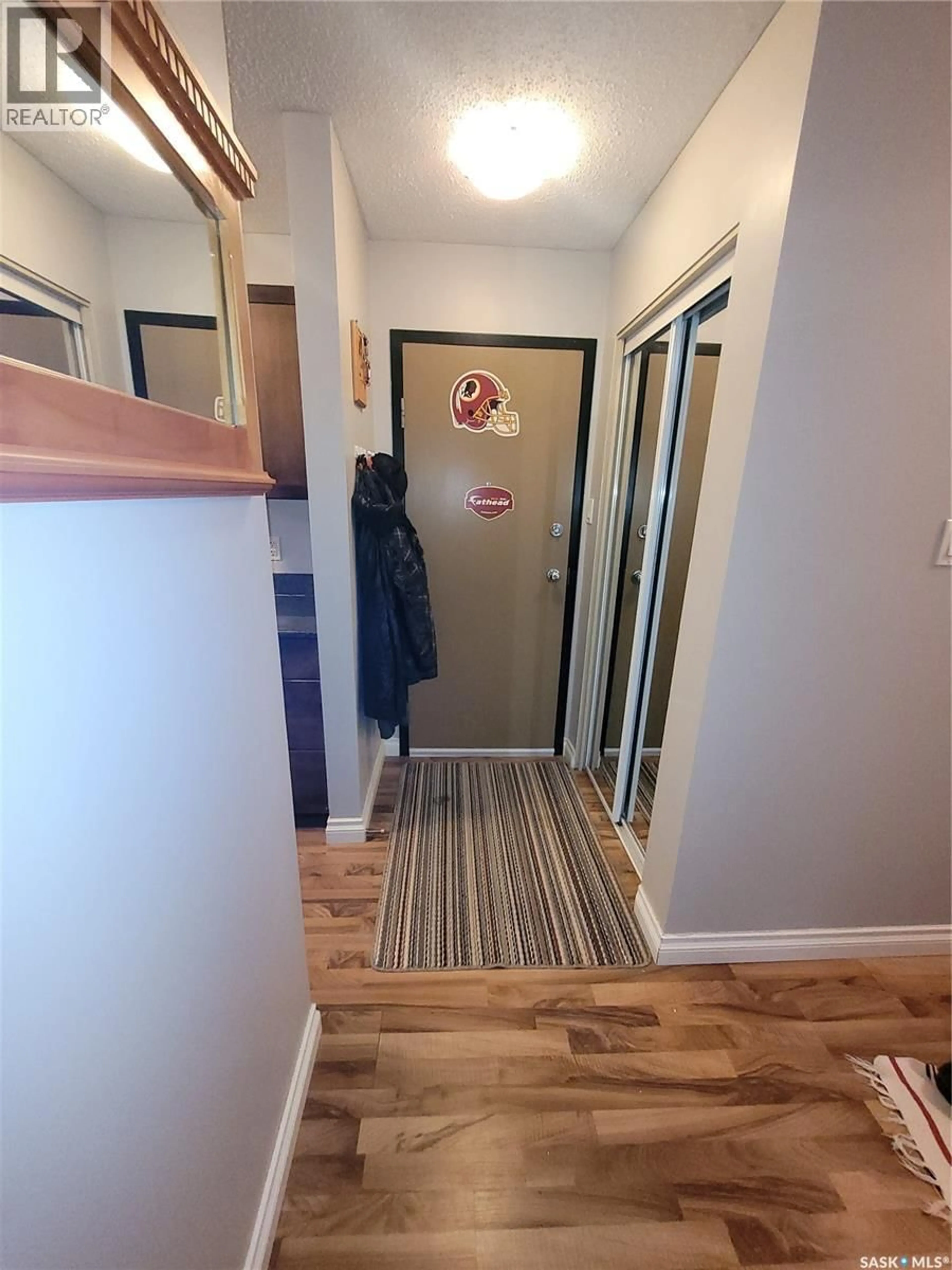 Indoor entryway for 4 115 ACADIA DRIVE, Saskatoon Saskatchewan S7H4T8