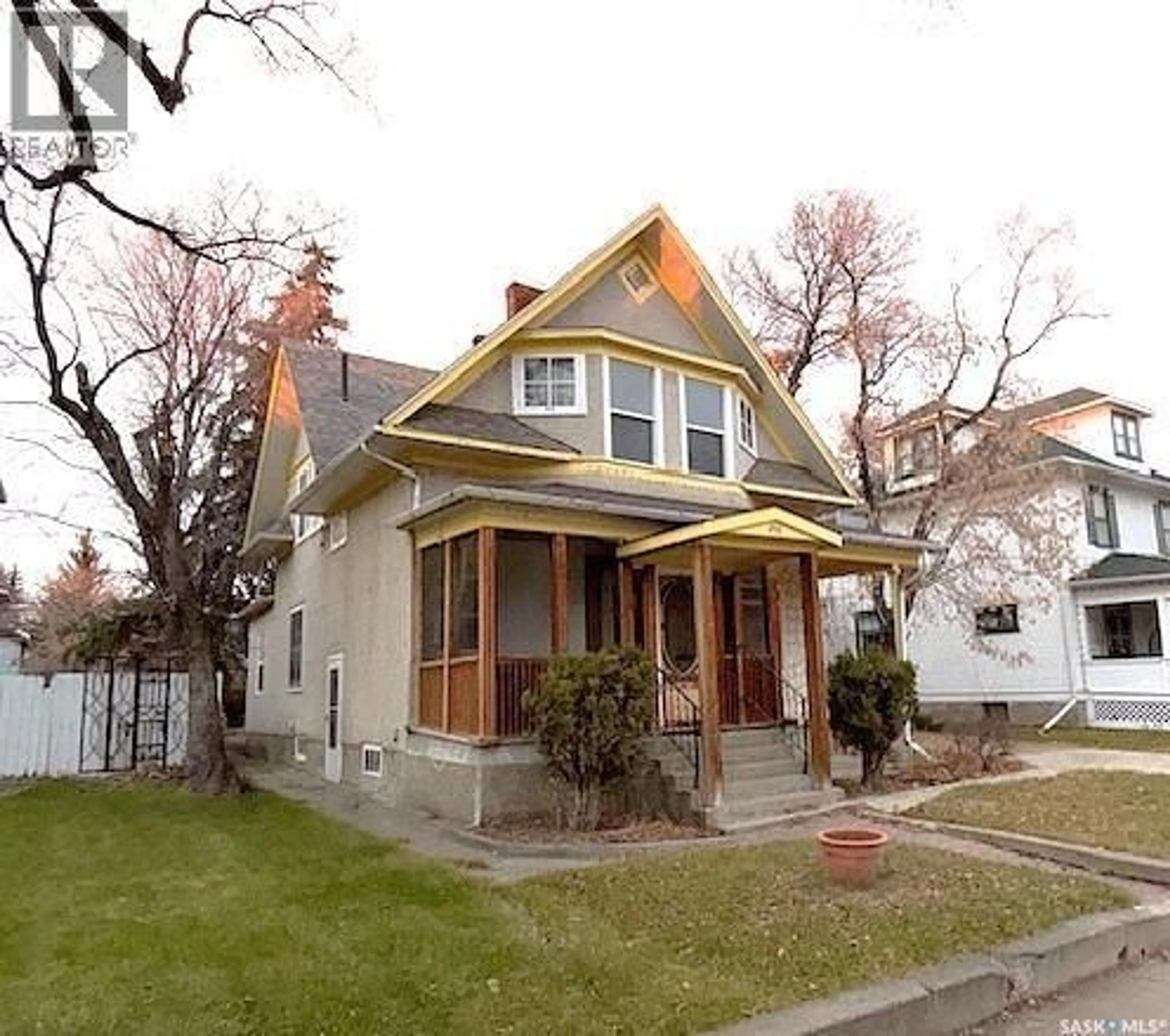 Home with vinyl exterior material, street for 430 OMINICA STREET, Moose Jaw Saskatchewan S6H1X8