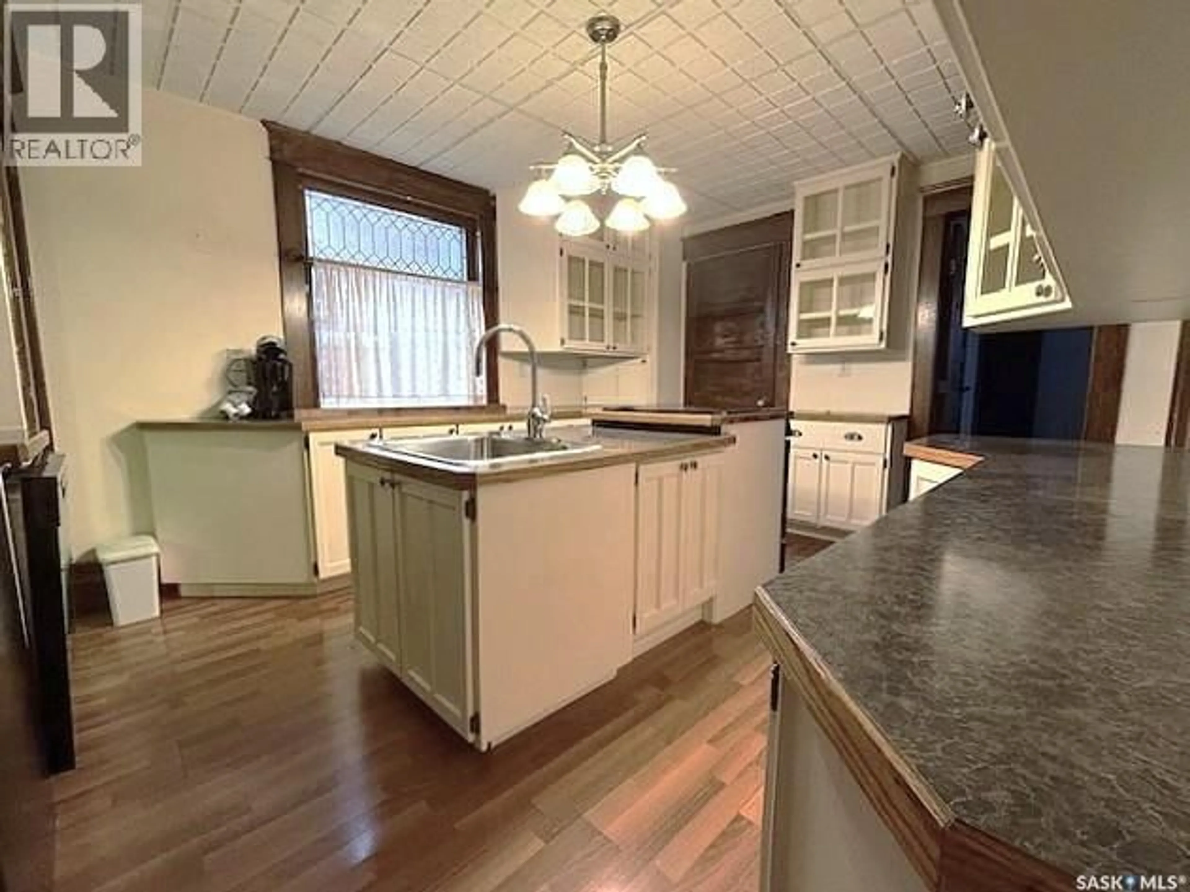 Open concept kitchen, unknown for 430 OMINICA STREET, Moose Jaw Saskatchewan S6H1X8