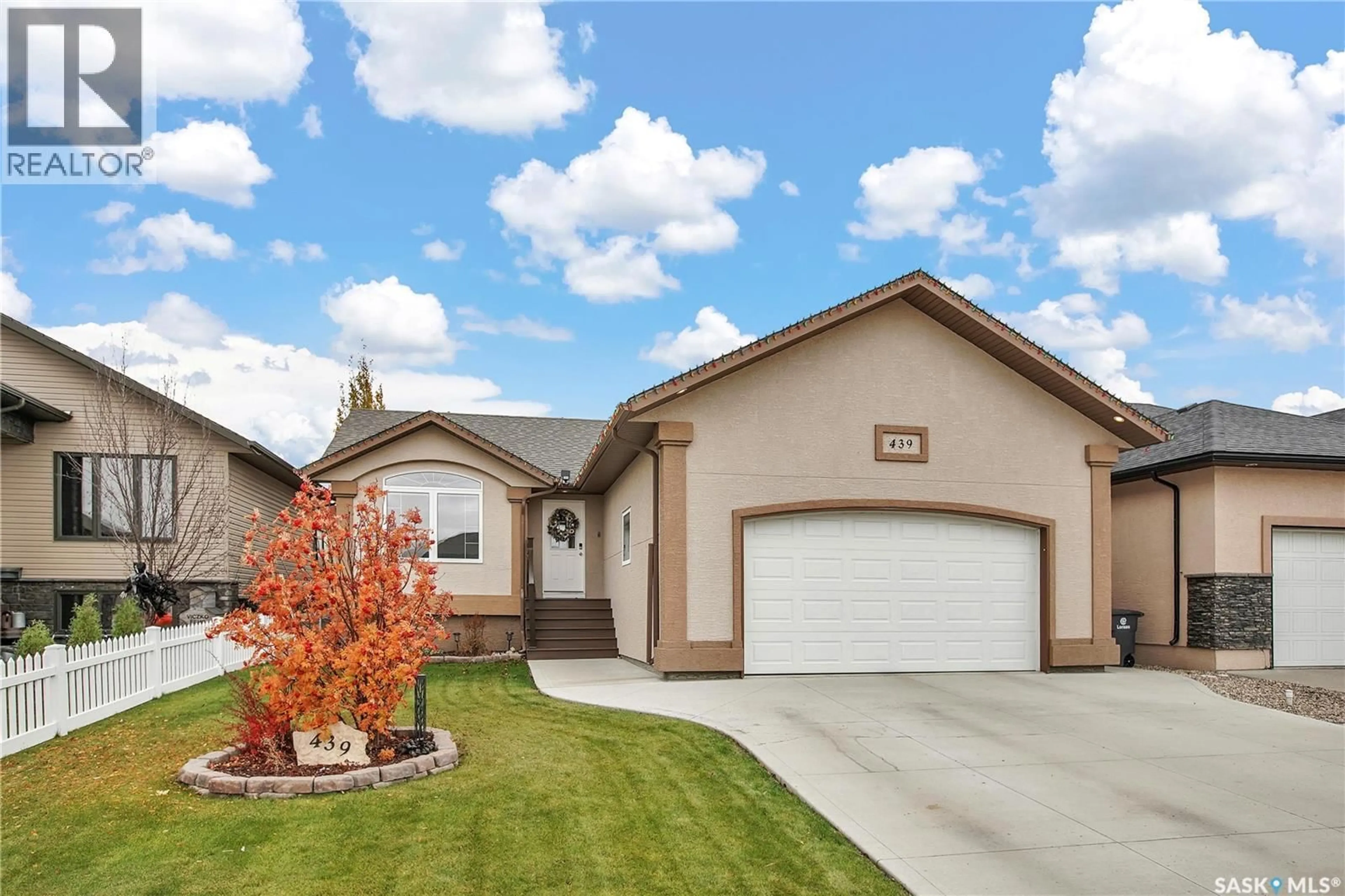 Home with vinyl exterior material, street for 439 SNEAD CRESCENT, Warman Saskatchewan S0K4S1