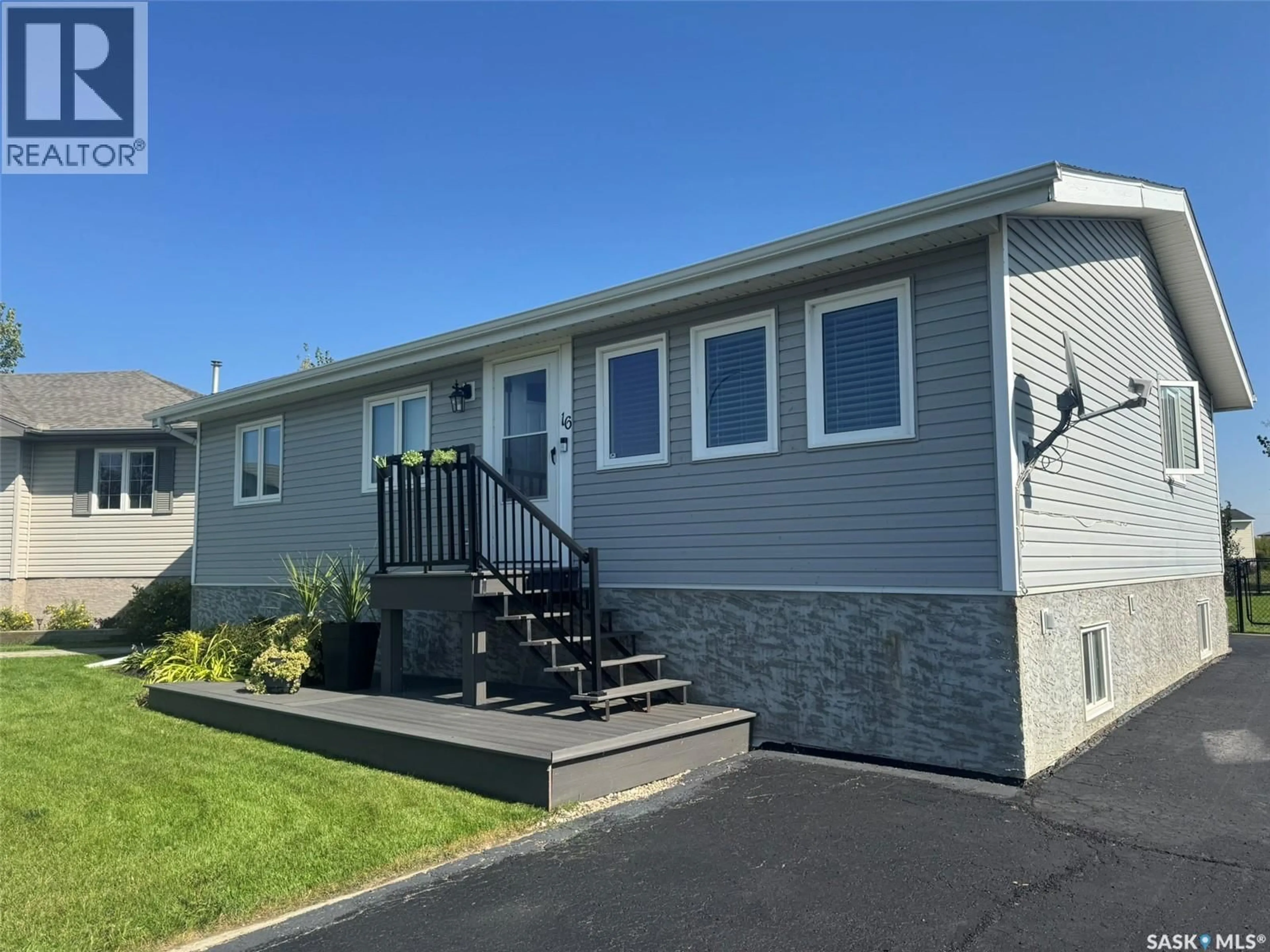 Home with vinyl exterior material, street for 16 MANOR BAY, Carlyle Saskatchewan S0C0R0