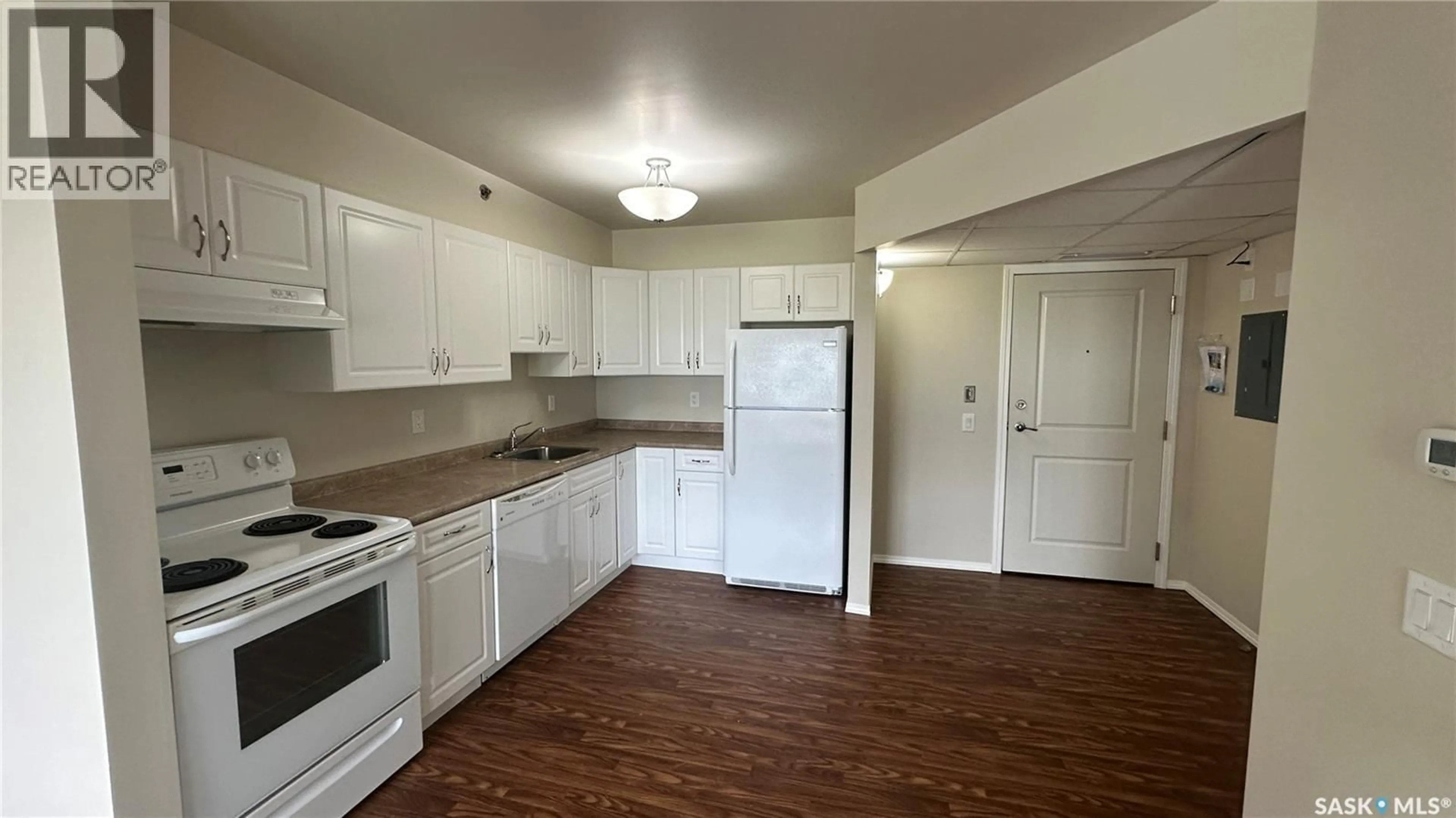 Standard kitchen, wood/laminate floor for 408 601 110TH AVENUE, Tisdale Saskatchewan S0E1T0