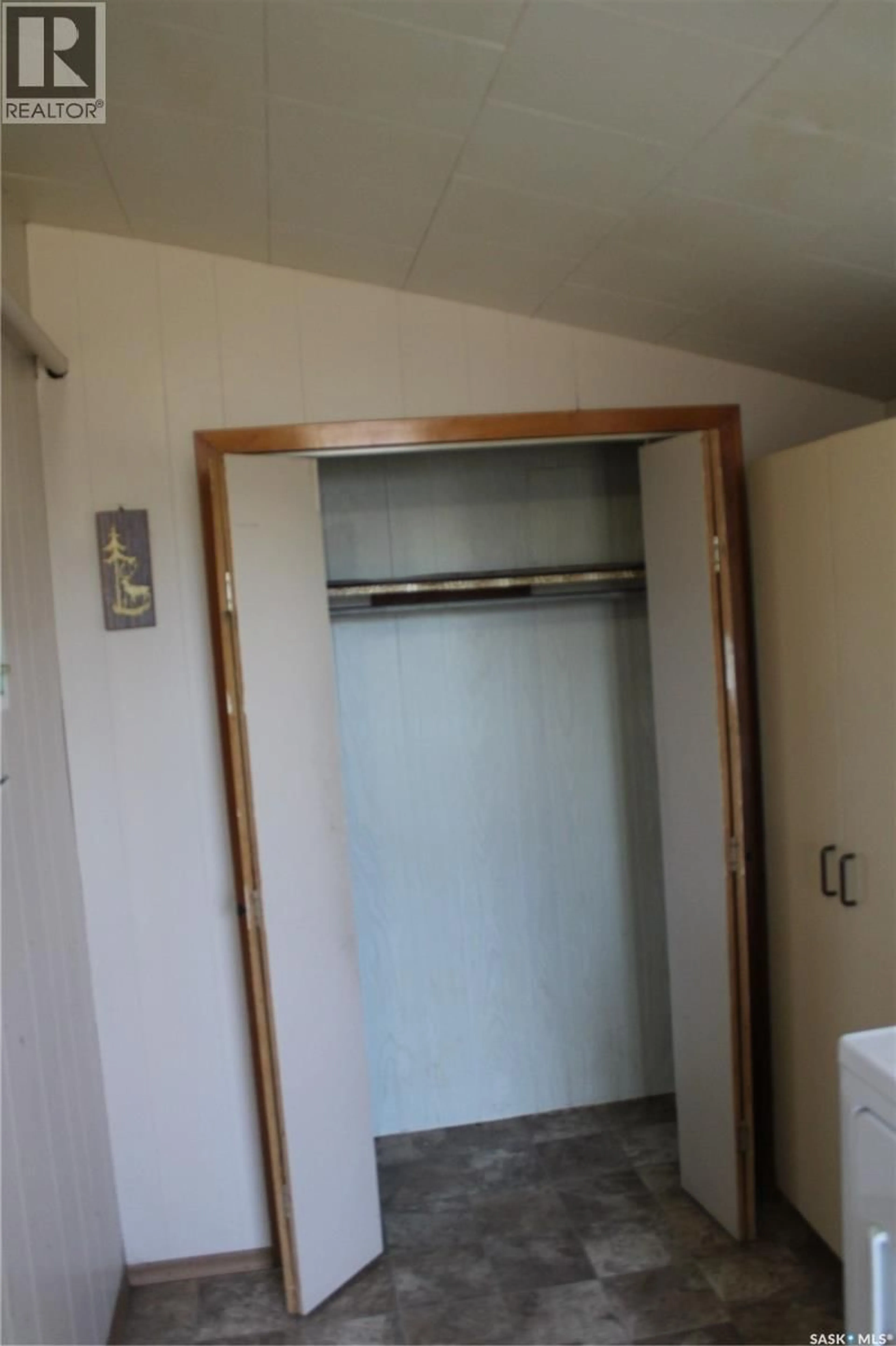 A pic of a room for W - 102 HIGHWAY AVENUE, Preeceville Saskatchewan S0A3B0
