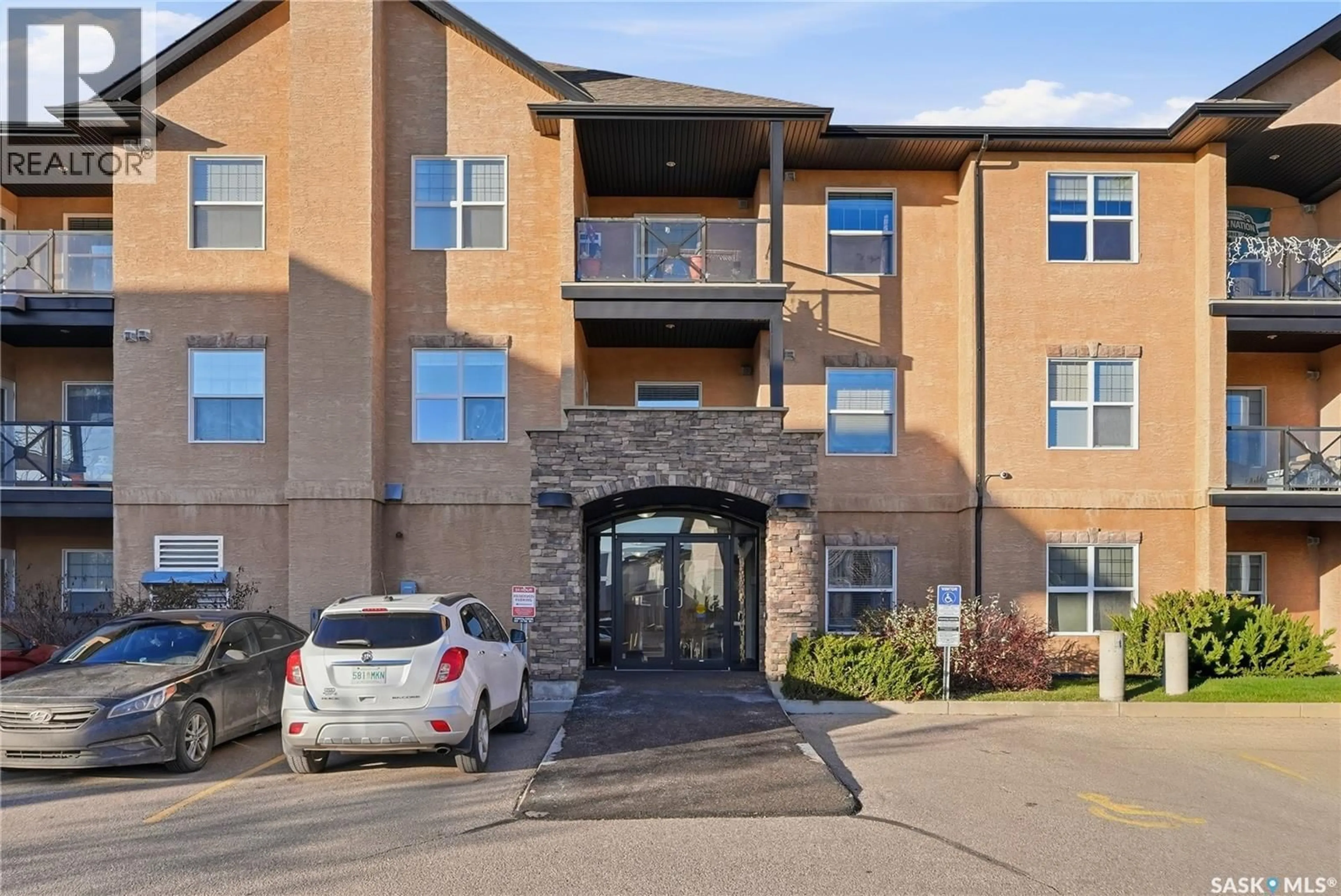 Indoor foyer for 103 - 326 HEROLD ROAD, Saskatoon Saskatchewan S7V0A2