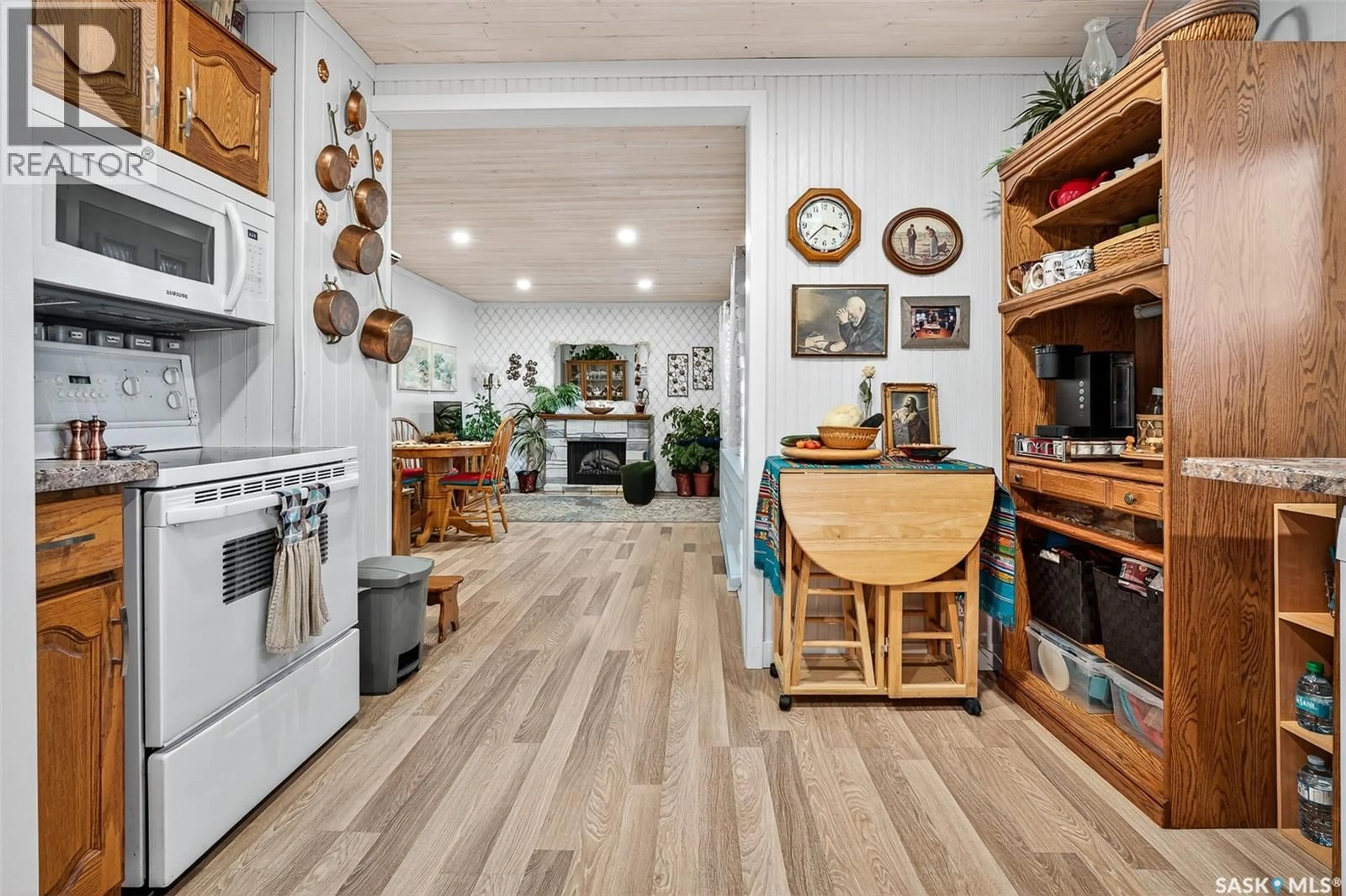 Open concept kitchen, unknown for 1005 VAUGHAN STREET, Moose Jaw Saskatchewan S6H5P1