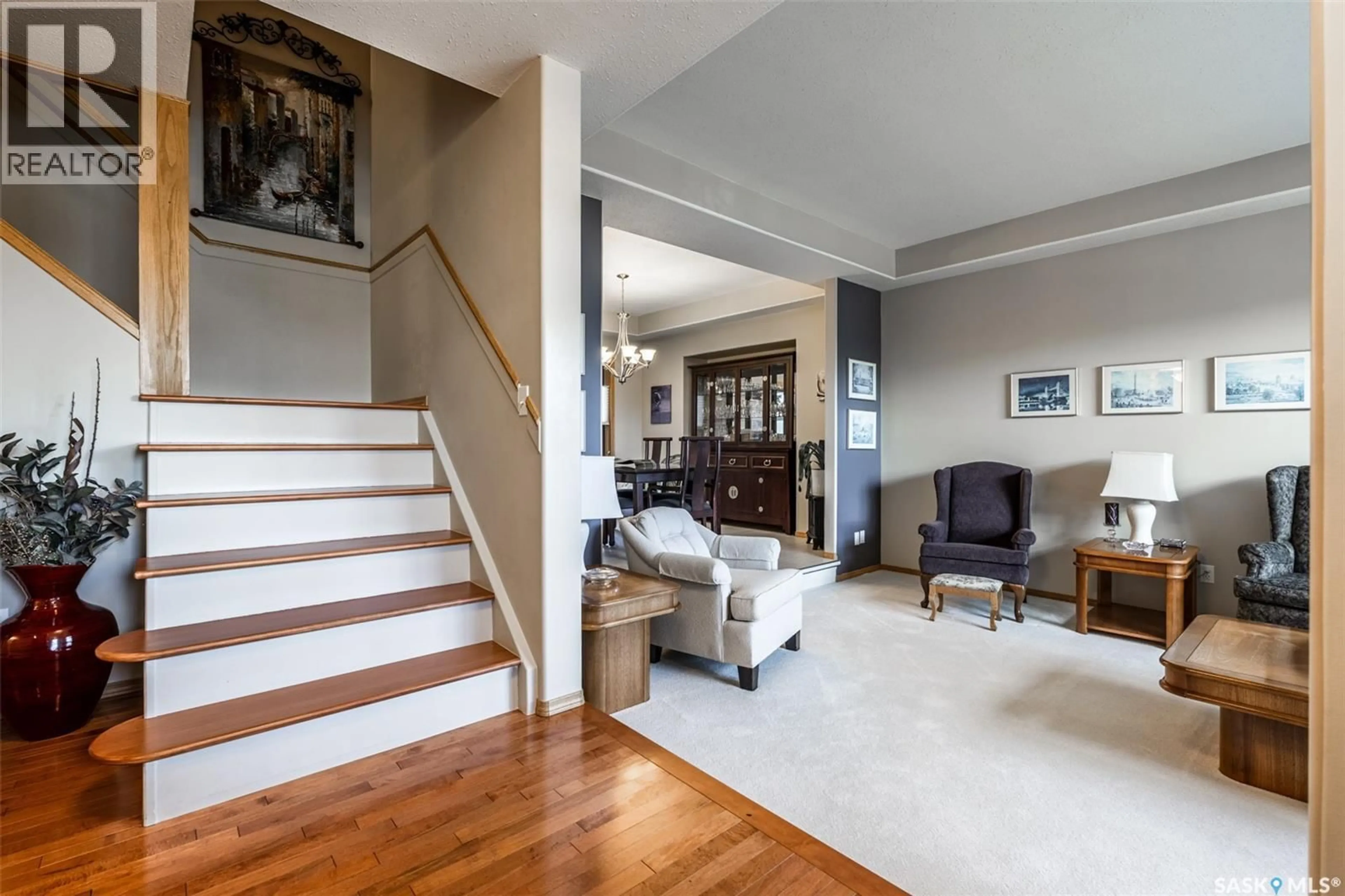 Indoor foyer for 638 HURLEY CRESCENT, Saskatoon Saskatchewan S7N4J4