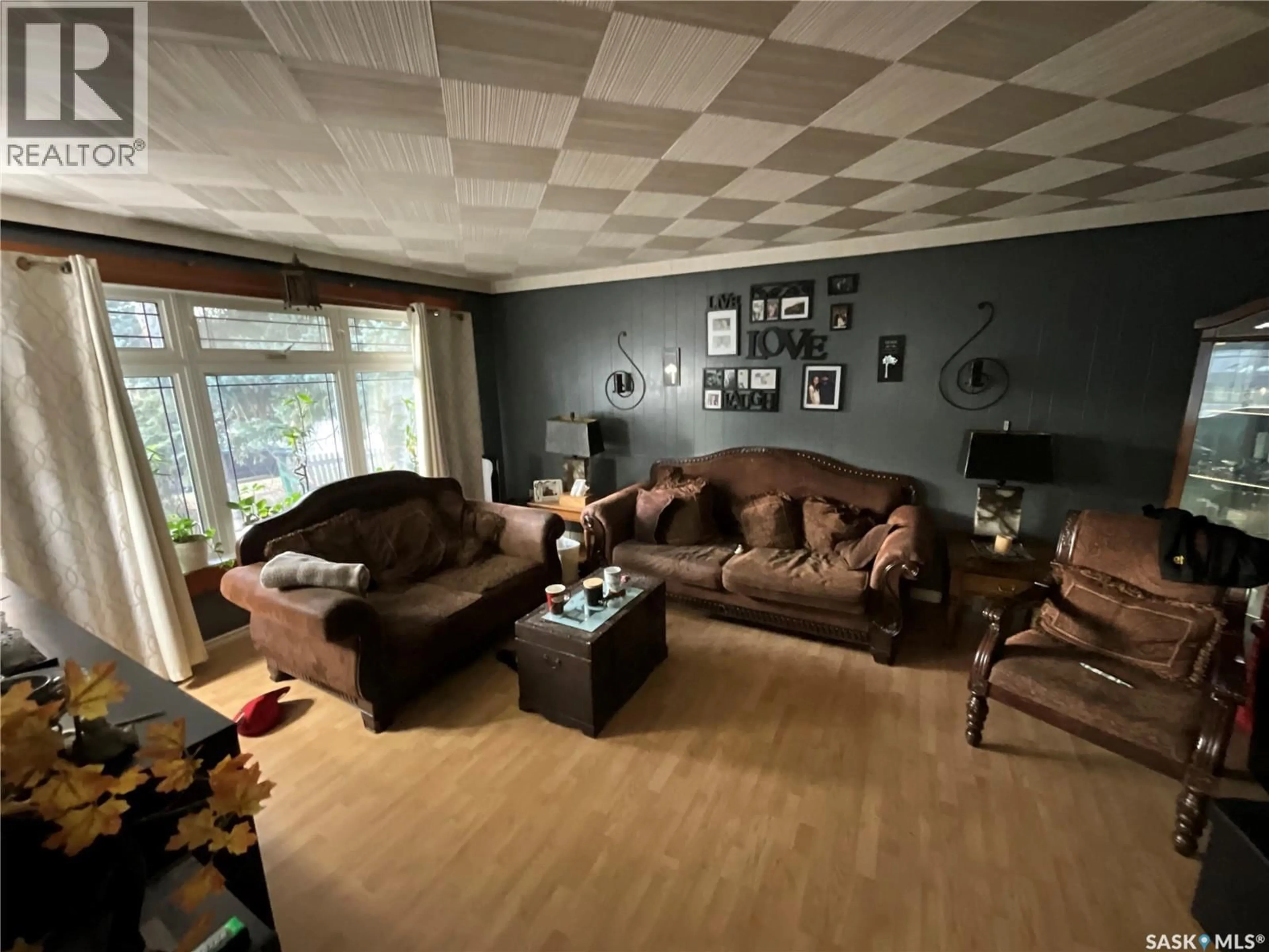 Living room with furniture, wood/laminate floor for 275 CENTRAL AVENUE, Fort Qu'Appelle Saskatchewan S0G1S0