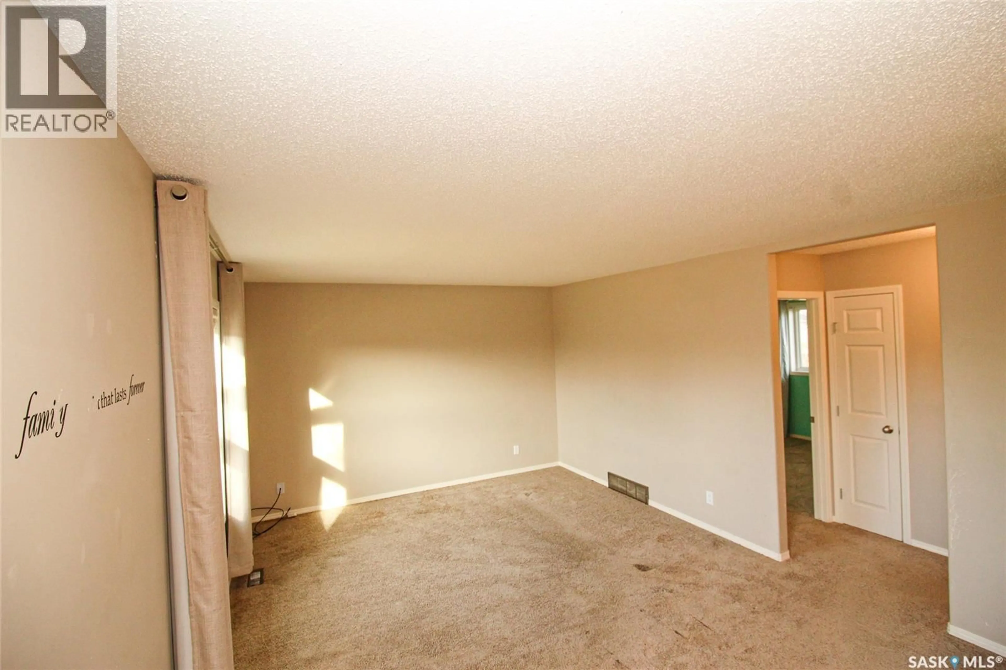 A pic of a room for 406 MAIN STREET, Climax Saskatchewan S0N0N0