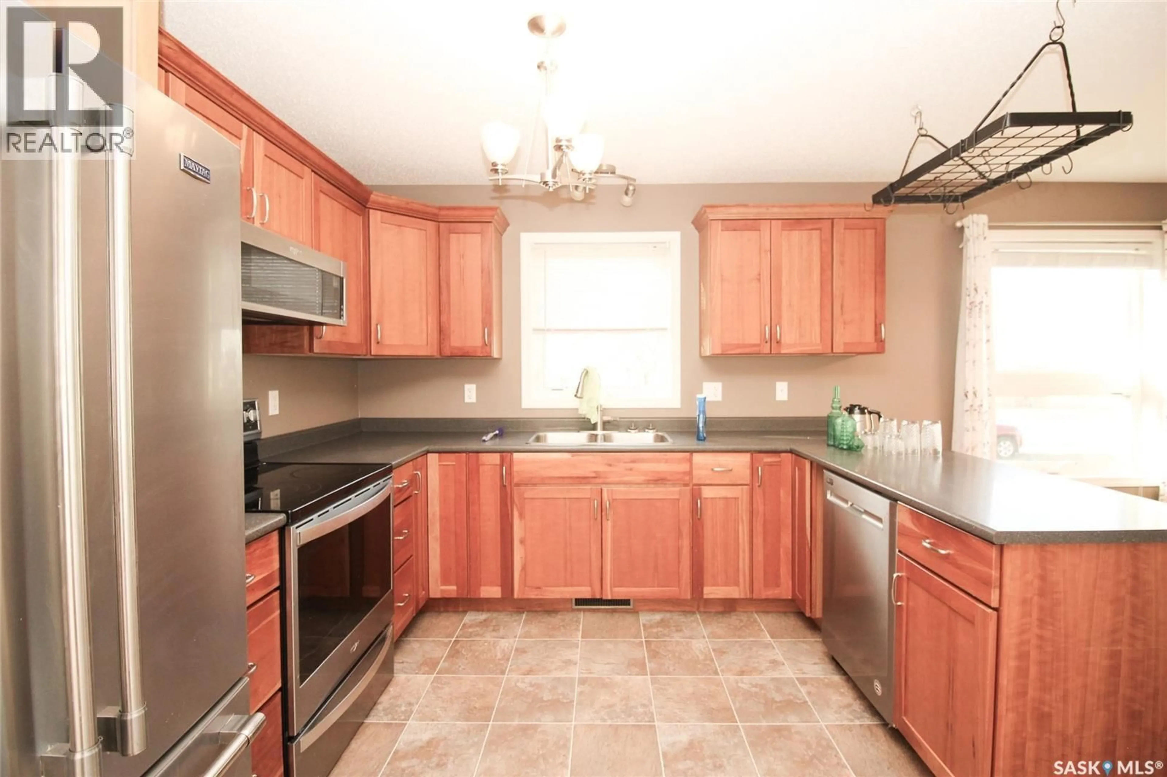 Standard kitchen, ceramic/tile floor for 406 MAIN STREET, Climax Saskatchewan S0N0N0
