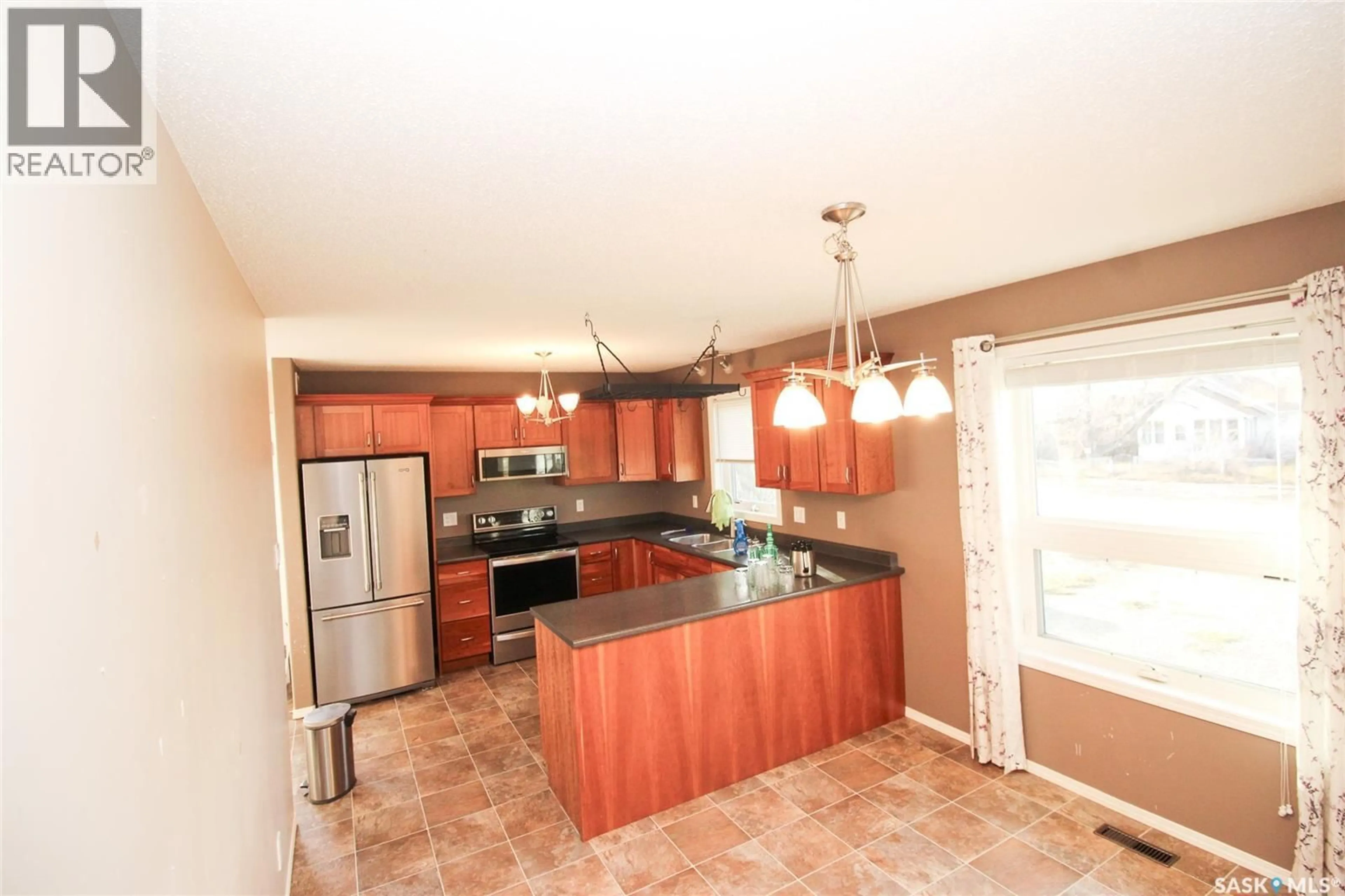 Open concept kitchen, unknown for 406 MAIN STREET, Climax Saskatchewan S0N0N0