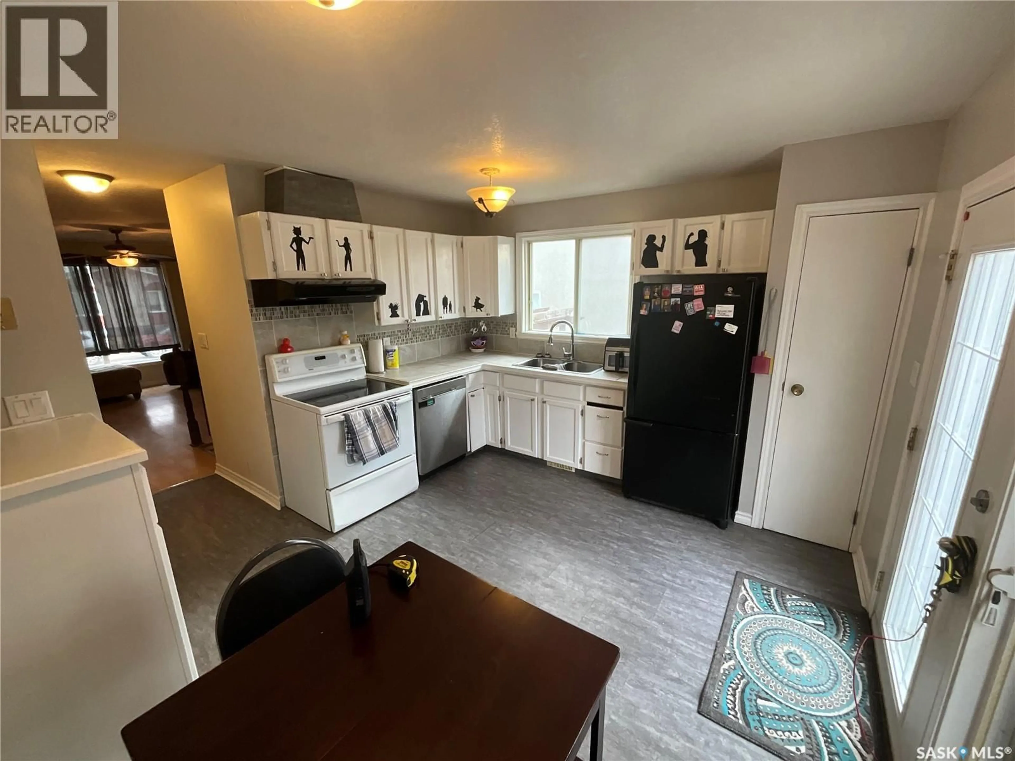 Standard kitchen, unknown for 62 ANDREWS CRESCENT, Regina Saskatchewan S4R7X7