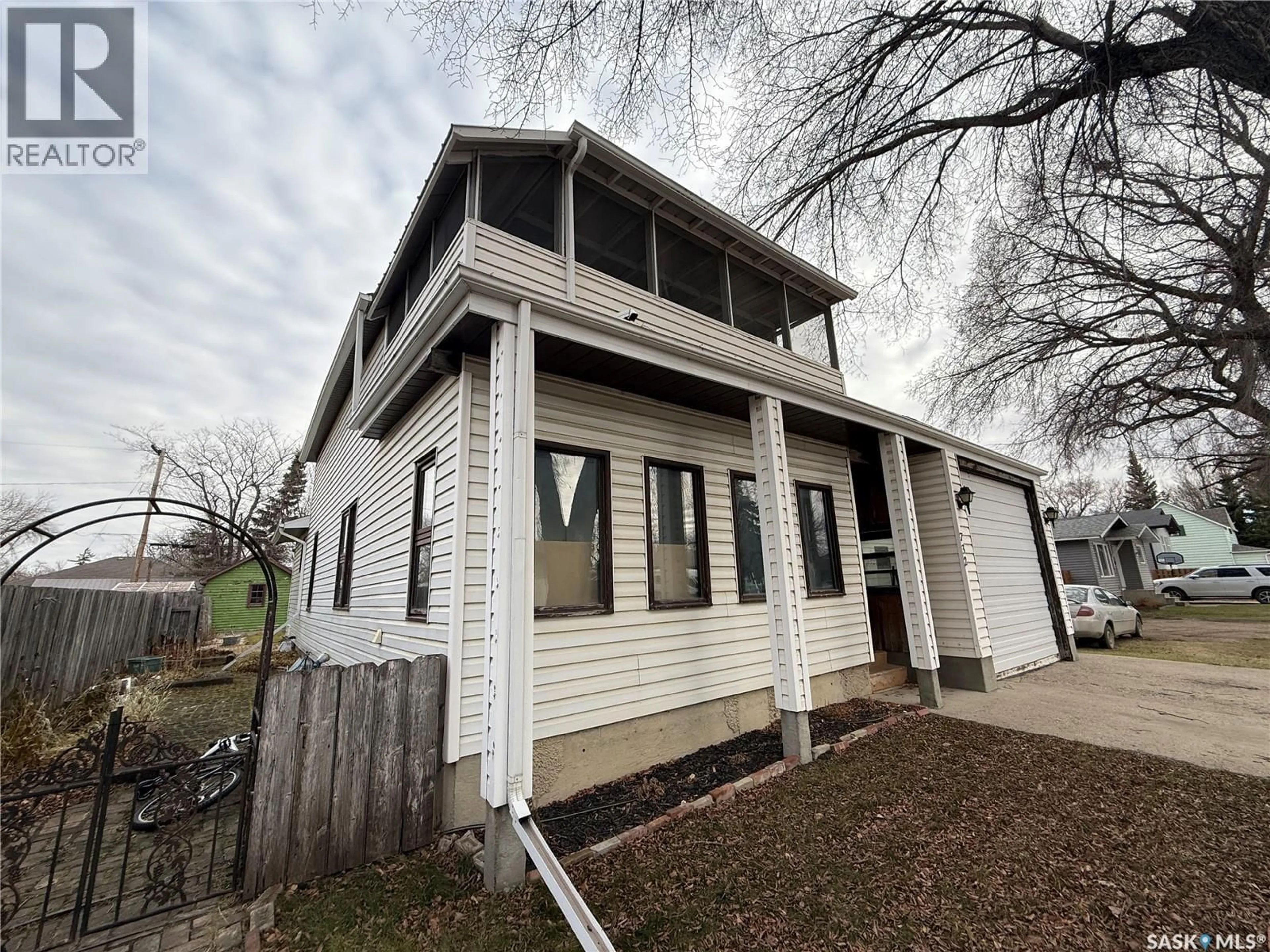 Home with vinyl exterior material, building for 732 6TH STREET, Humboldt Saskatchewan S0K2A0
