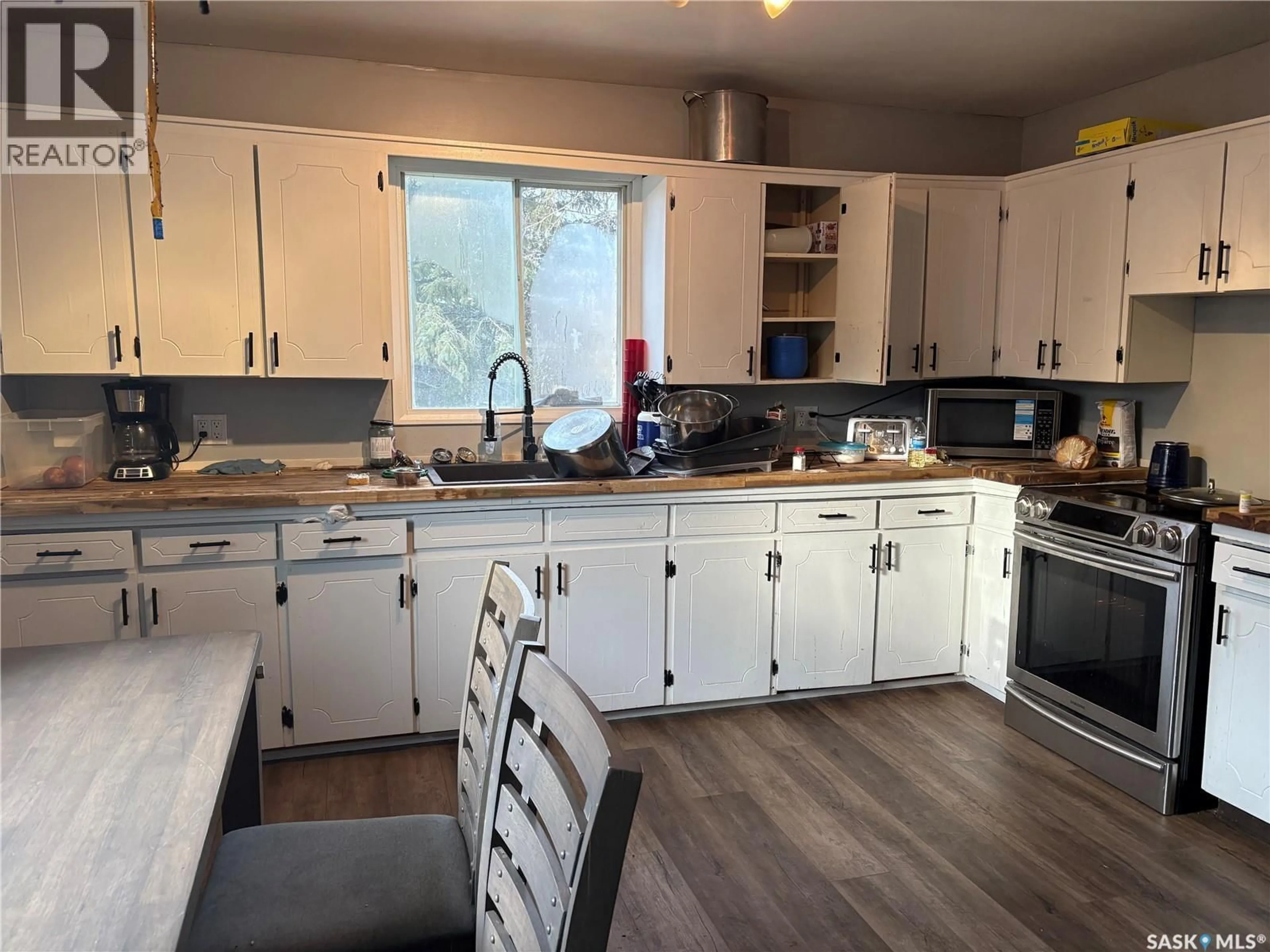 Open concept kitchen, wood/laminate floor for 115 2ND AVENUE, Pelly Saskatchewan S0A2Z0