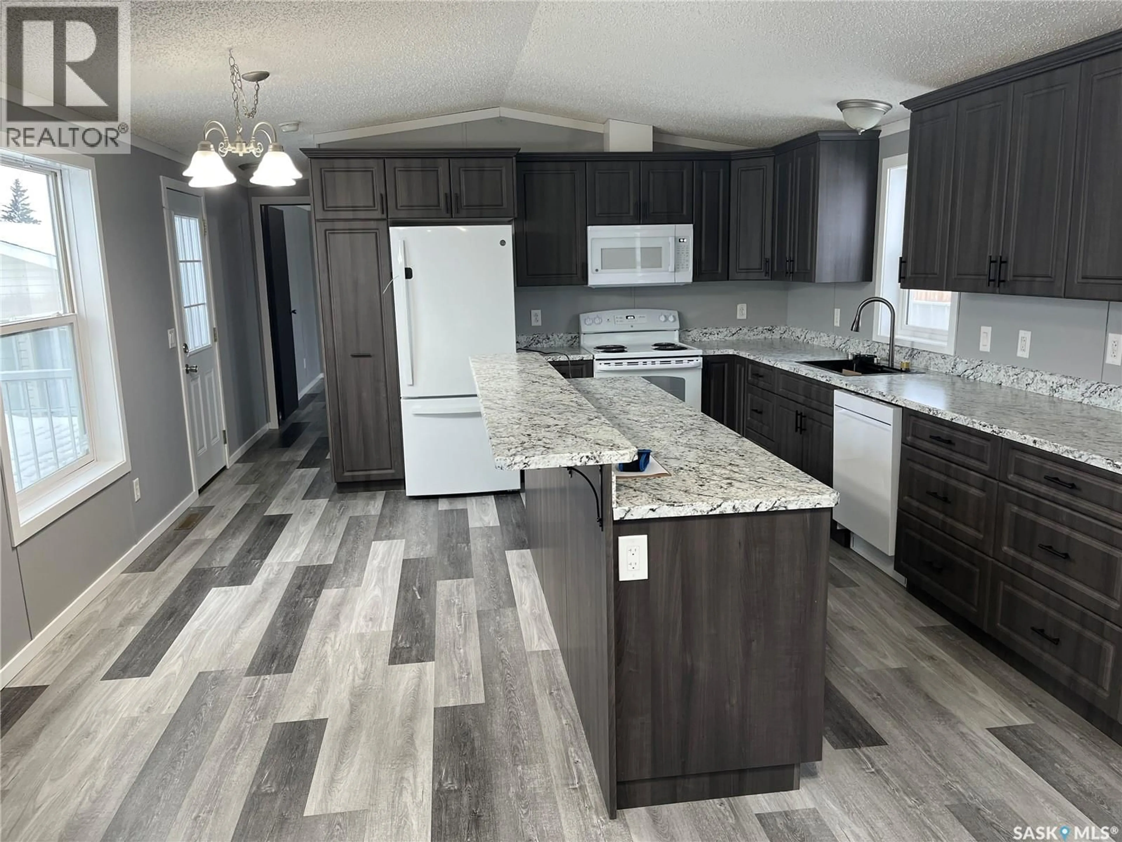 Open concept kitchen, unknown for 341 10TH AVENUE, Weyburn Saskatchewan S4H2R8