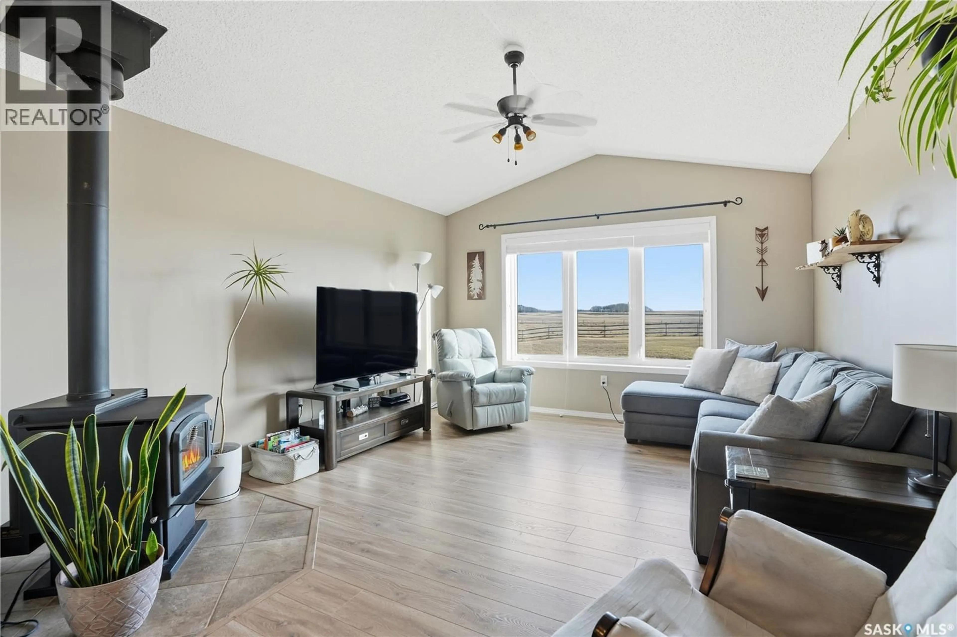 Living room with furniture, unknown for TWIN LAKES ROAD ACREAGE, Battle River Rm No. 438 Saskatchewan S0M0E0