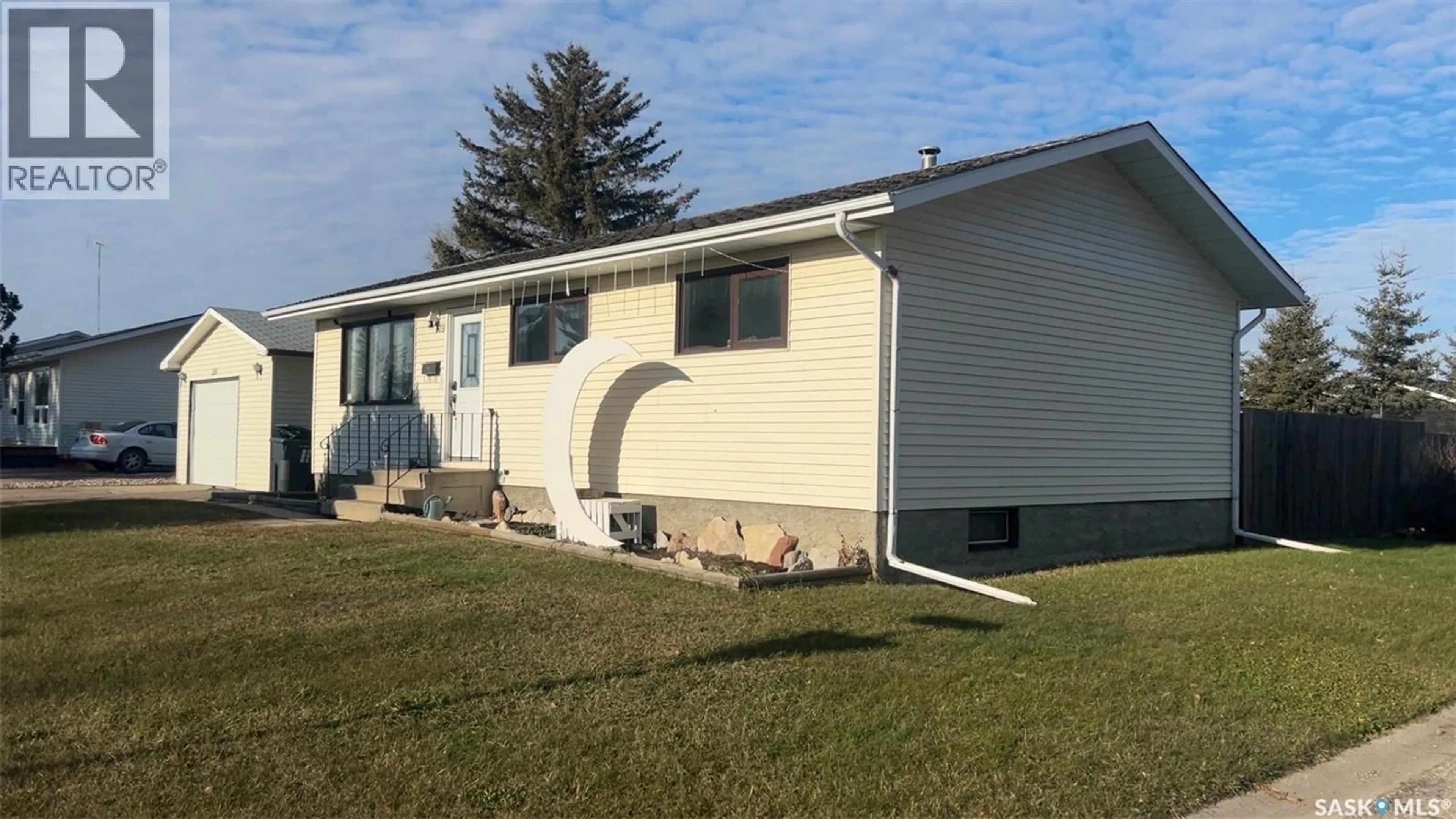 Home with vinyl exterior material, street for 109 COLLINS AVENUE, Springside Saskatchewan S0A3V0