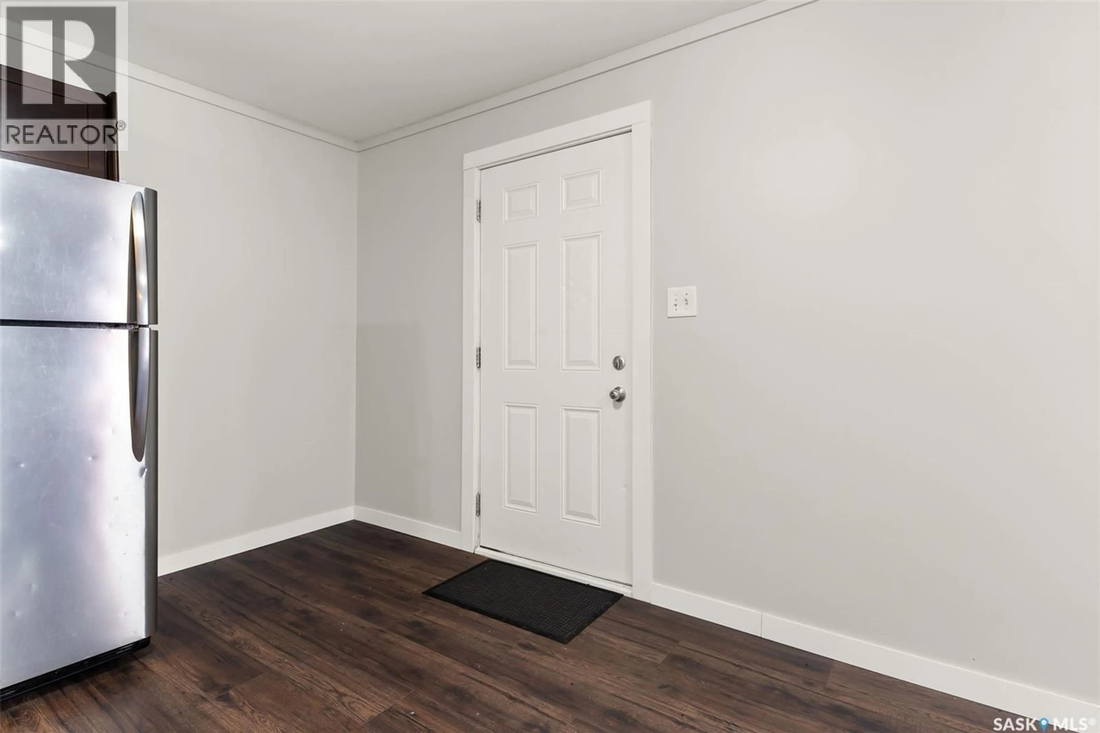 Indoor entryway for 1247 KING STREET, Regina Saskatchewan S4T4G1