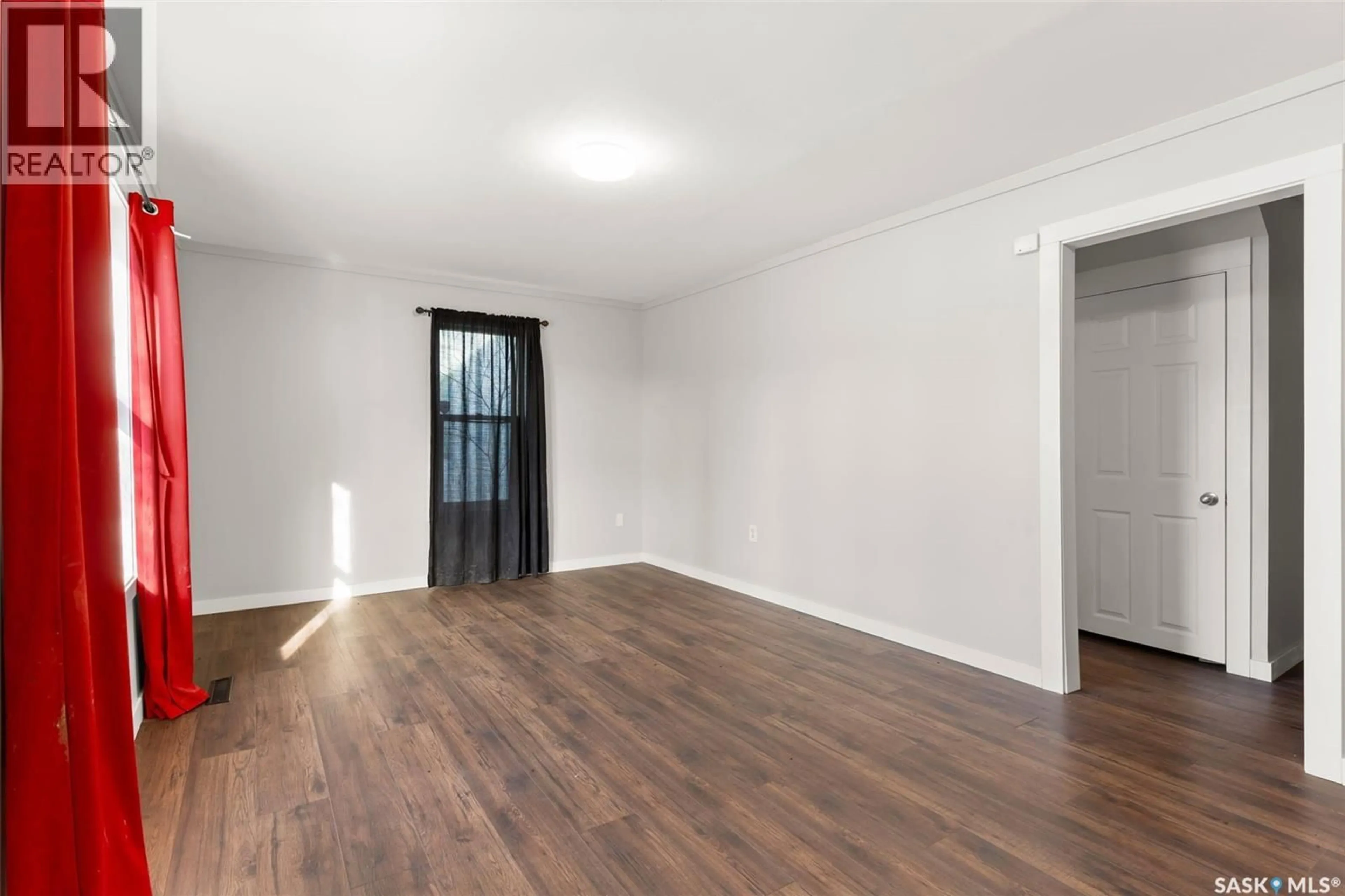 A pic of a room for 1247 KING STREET, Regina Saskatchewan S4T4G1