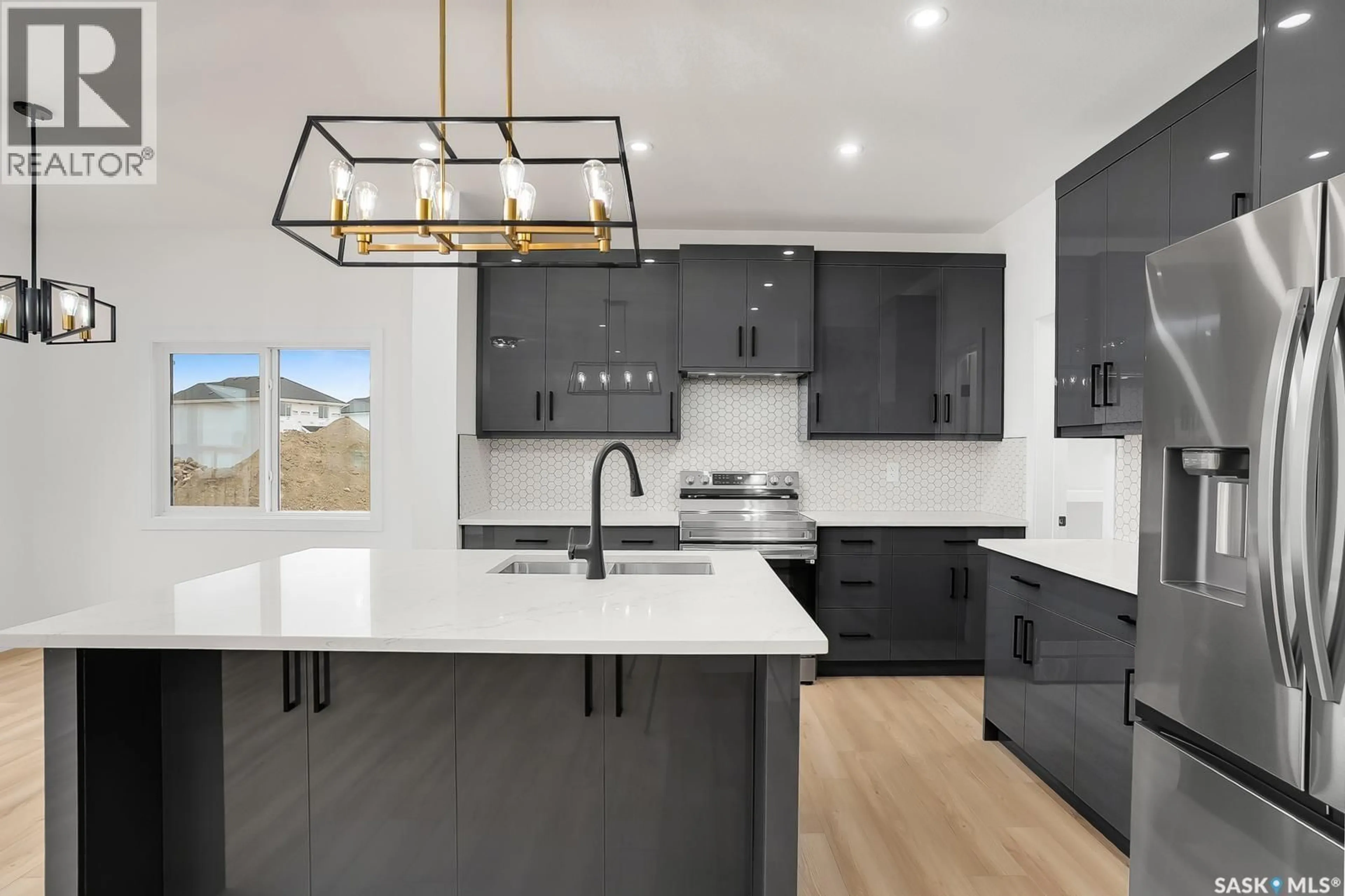 Open concept kitchen, unknown for 207 TASKAMANWA STREET, Saskatoon Saskatchewan S7H2T2