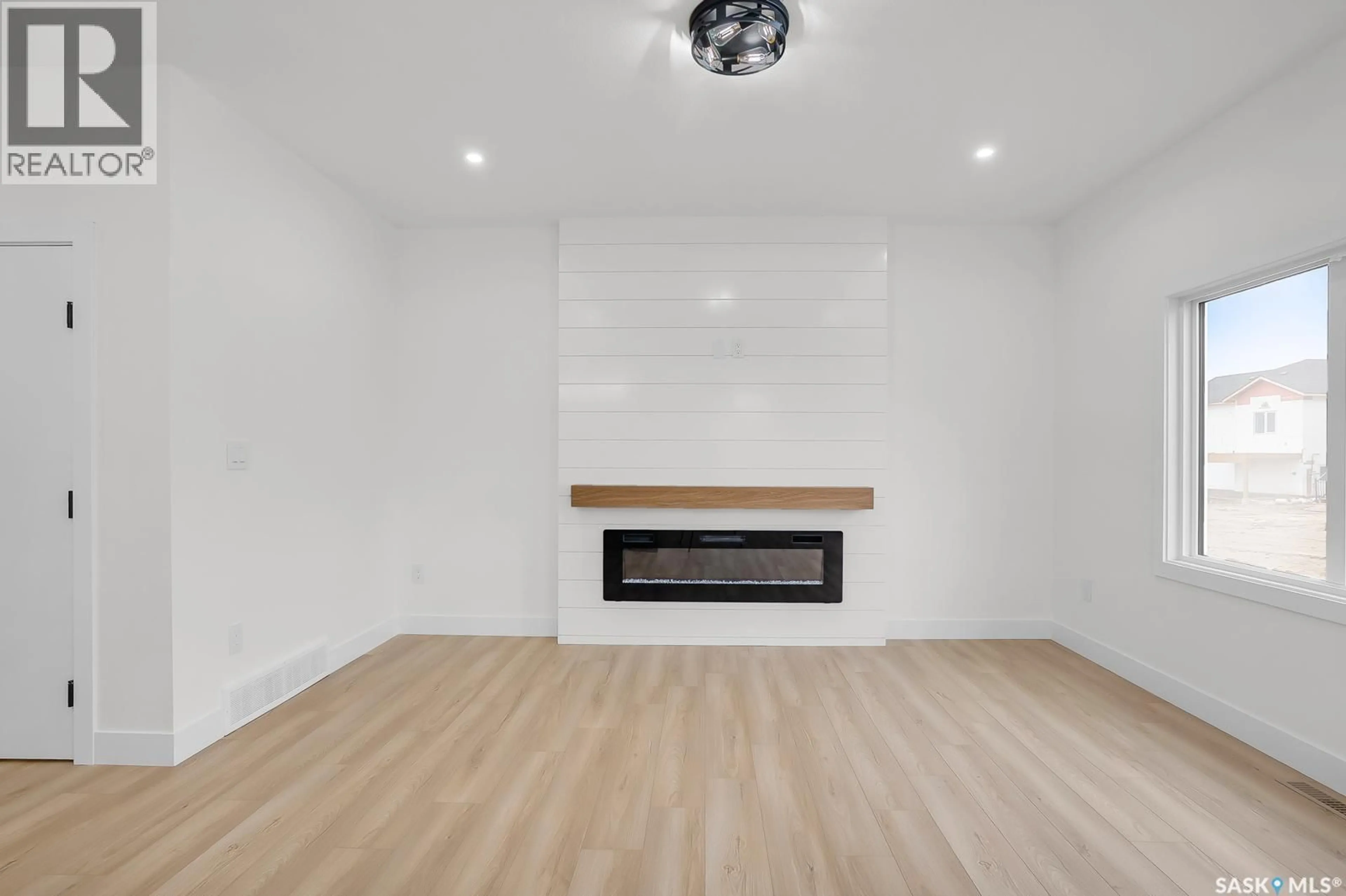 A pic of a room for 207 TASKAMANWA STREET, Saskatoon Saskatchewan S7H2T2