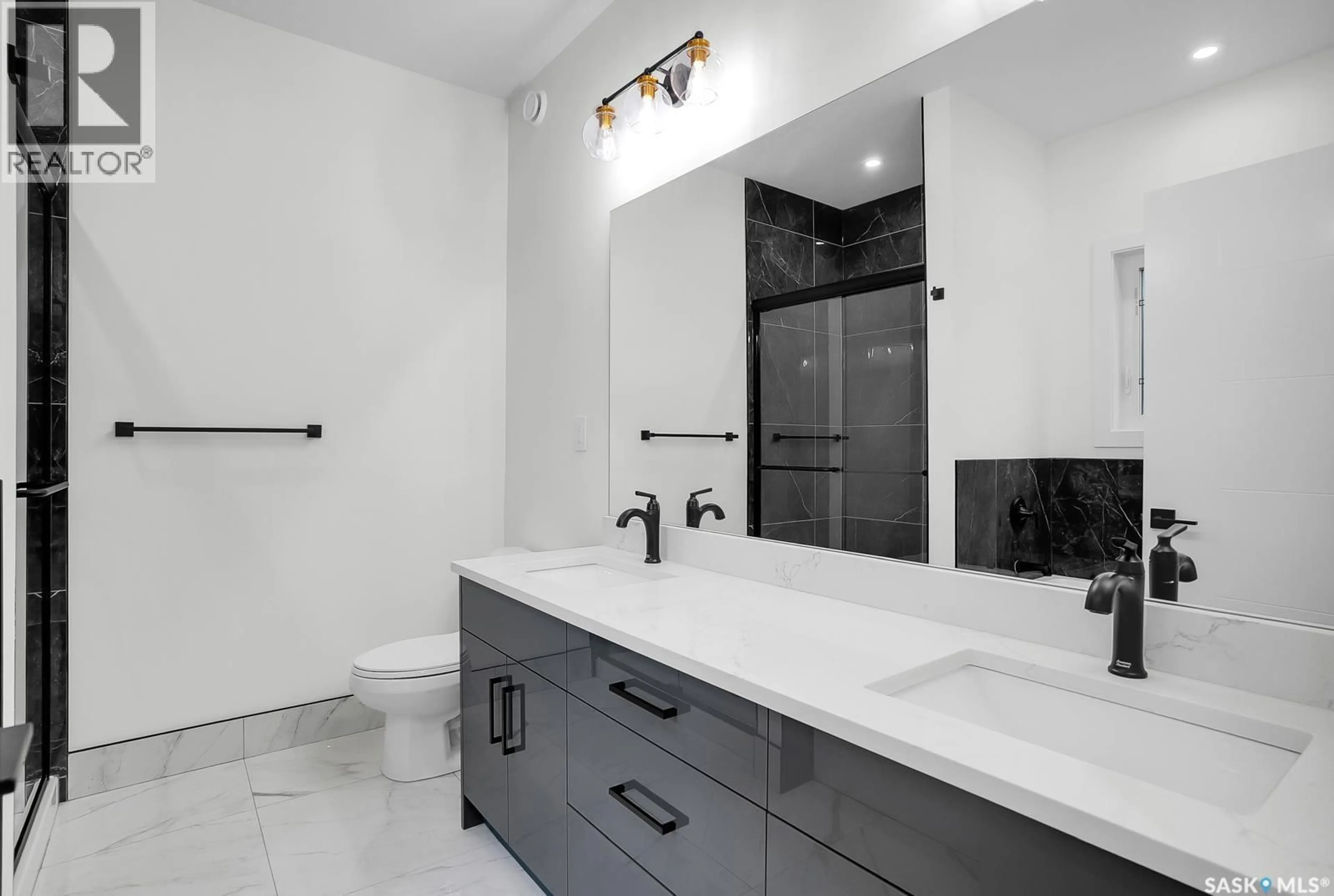 Contemporary bathroom, ceramic/tile floor for 207 TASKAMANWA STREET, Saskatoon Saskatchewan S7H2T2