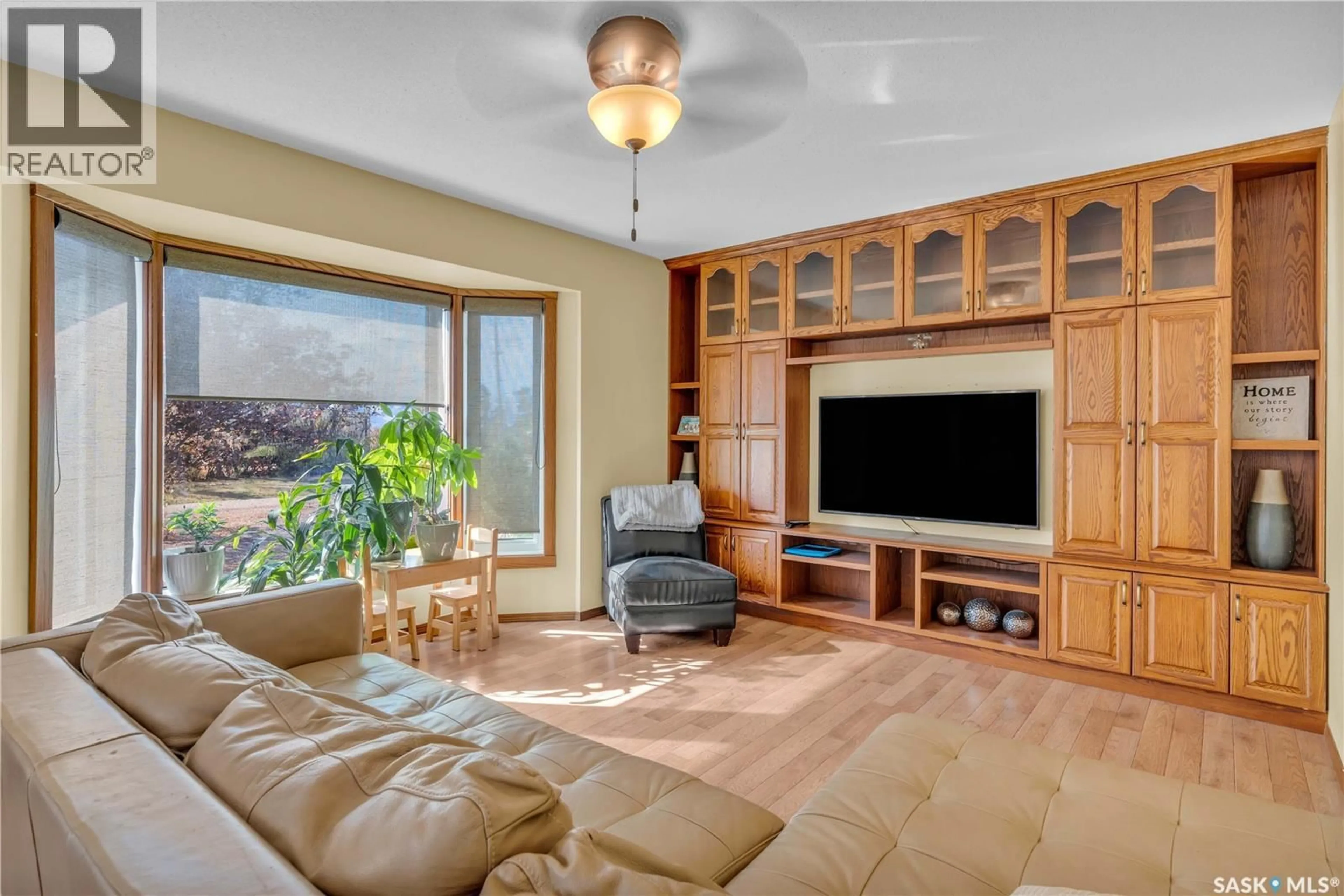 Living room with furniture, unknown for 901 CONNAUGHT AVENUE, Limerick Saskatchewan S0H2P0