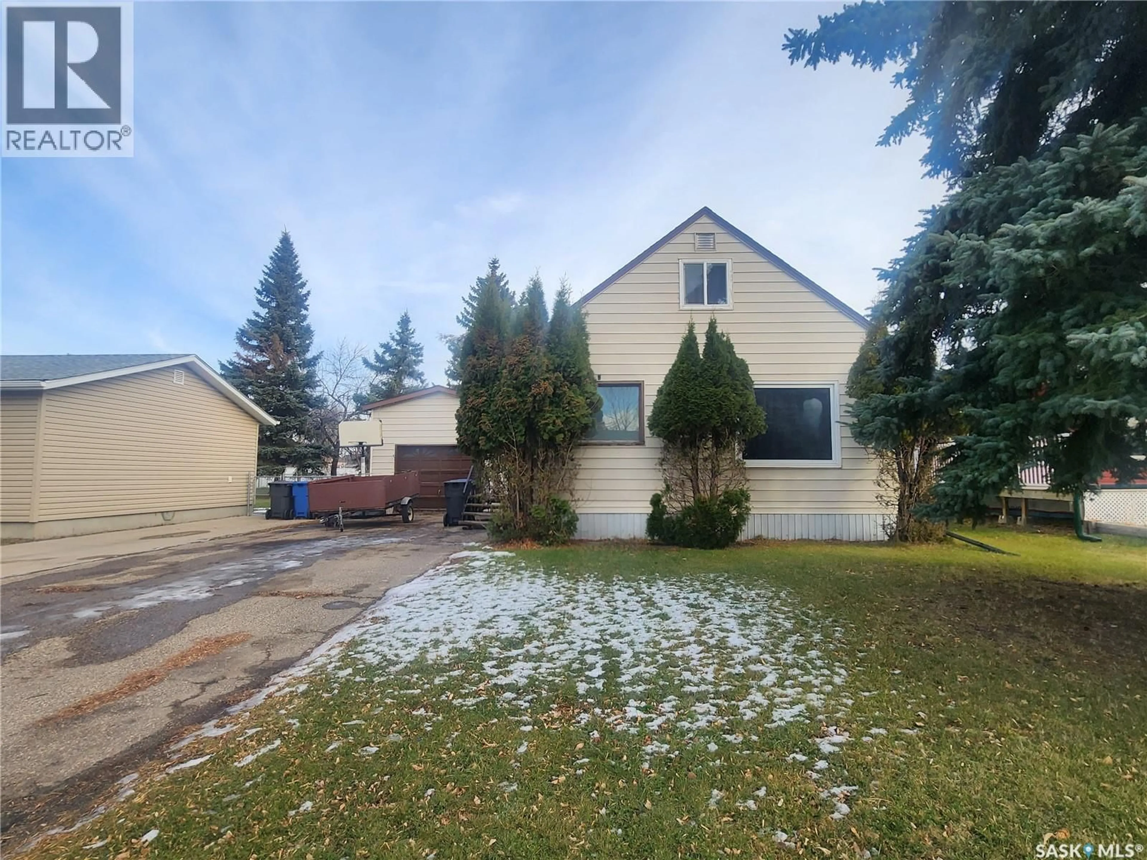 A pic from outside/outdoor area/front of a property/back of a property/a pic from drone, street for 368 MANITOBA STREET, Melville Saskatchewan S0A2P0