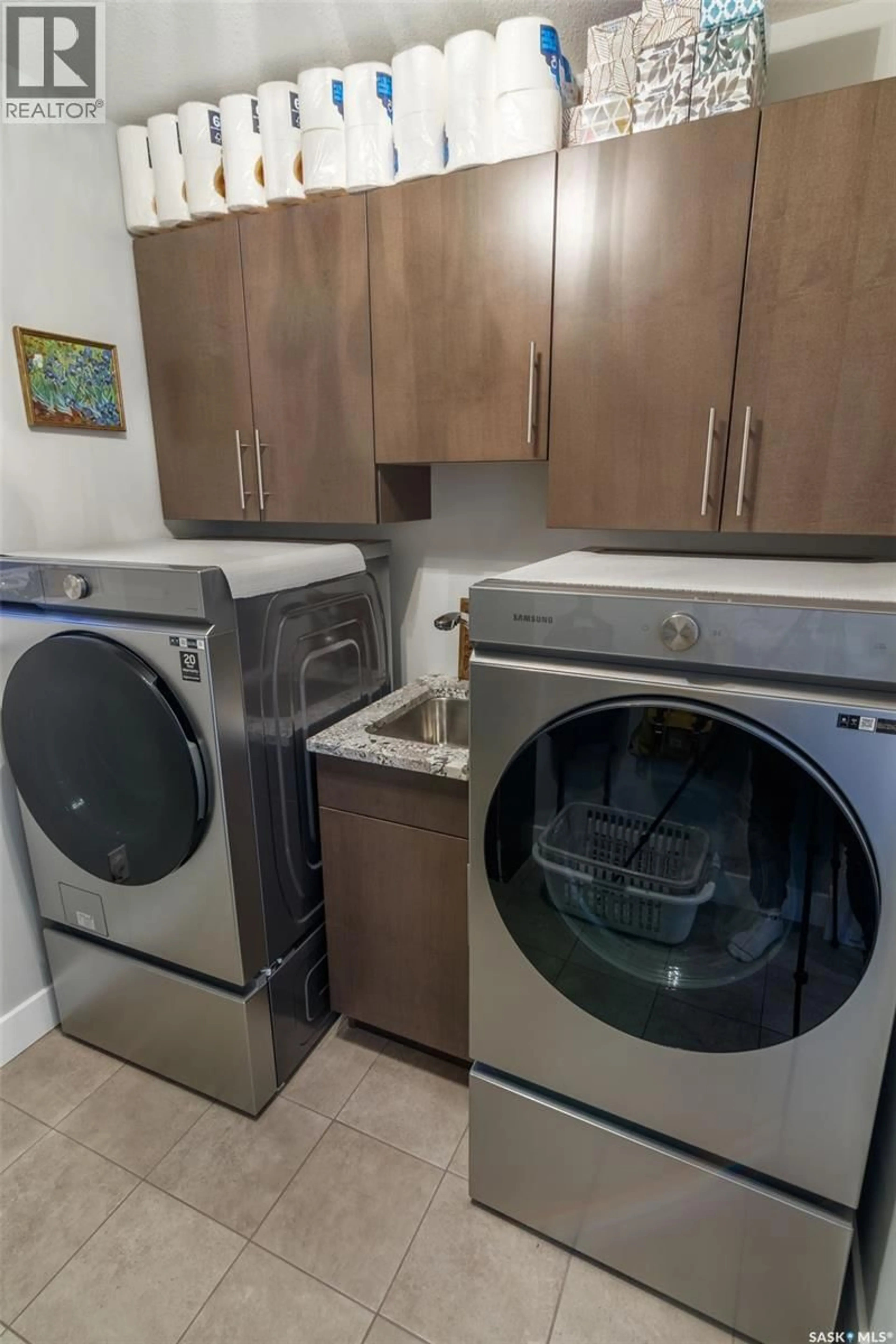 Kitchen with laundary machines, unknown for 3617 GREEN CREEK ROAD, Regina Saskatchewan S4V3H3